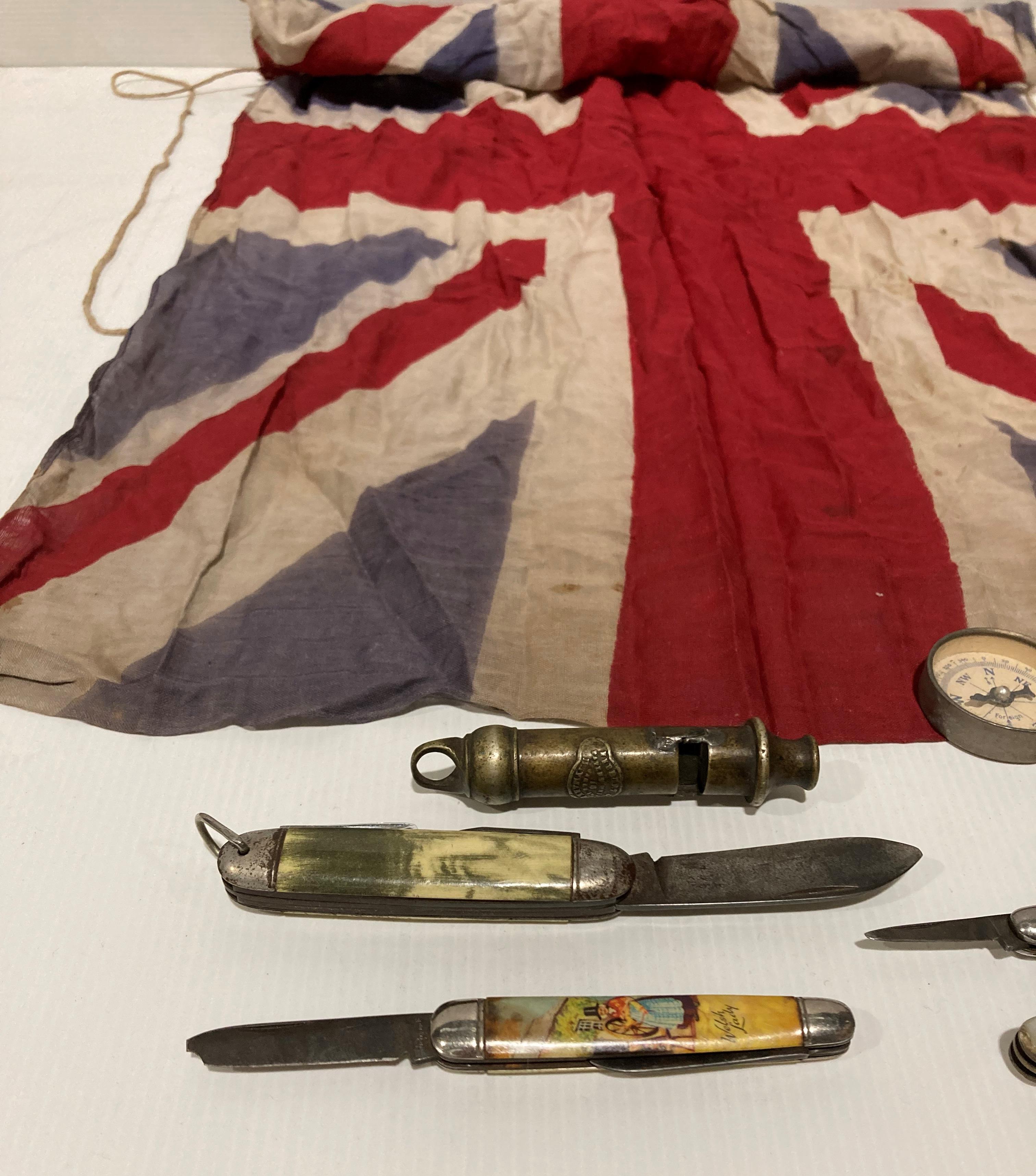 Nine assorted items including vintage Union Jack flag (50 x 80cm), four assorted pen/pocket knives, - Image 2 of 3
