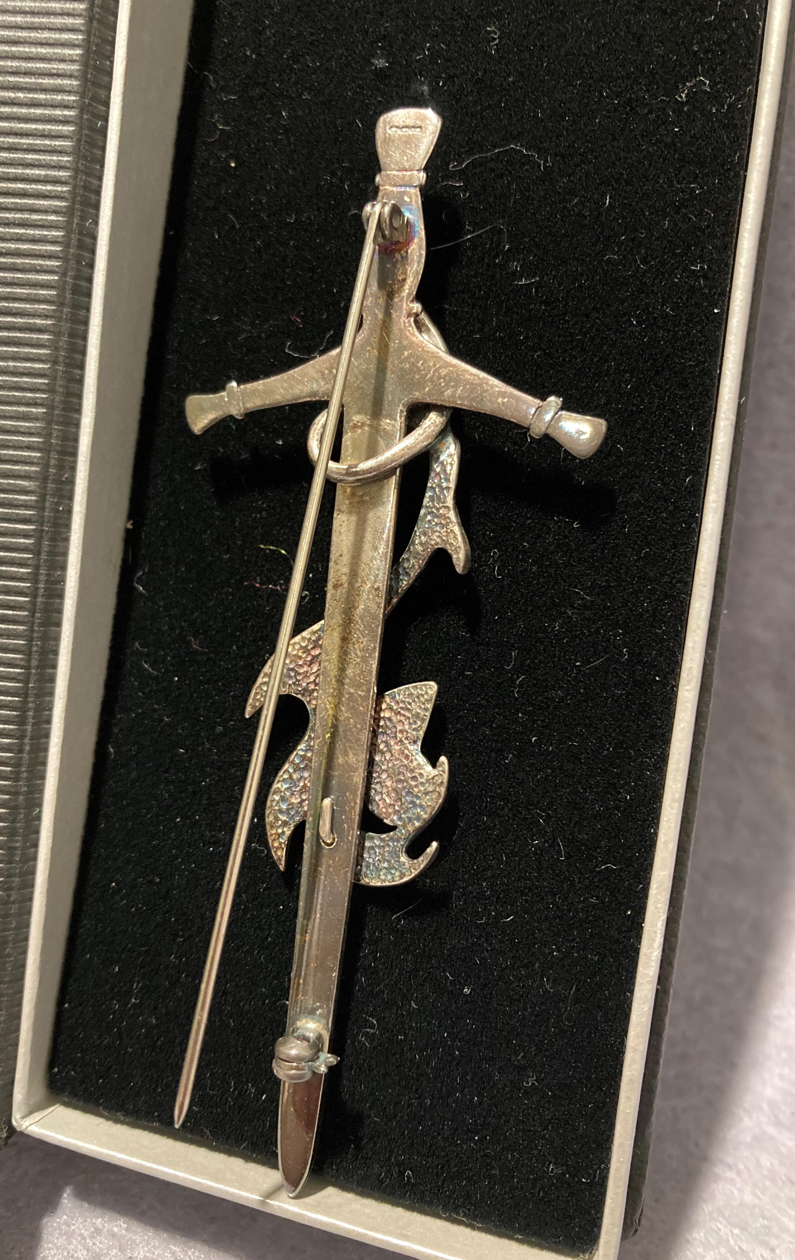 Solid silver hallmark sword with entwined thistle Scottish kilt pin (9. - Image 3 of 5