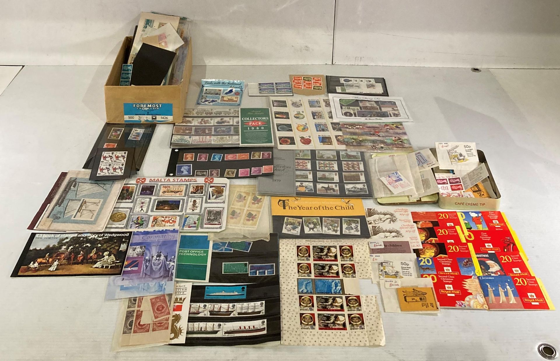 Contents to box - Worldwide mint condition stamps from assorted countries,