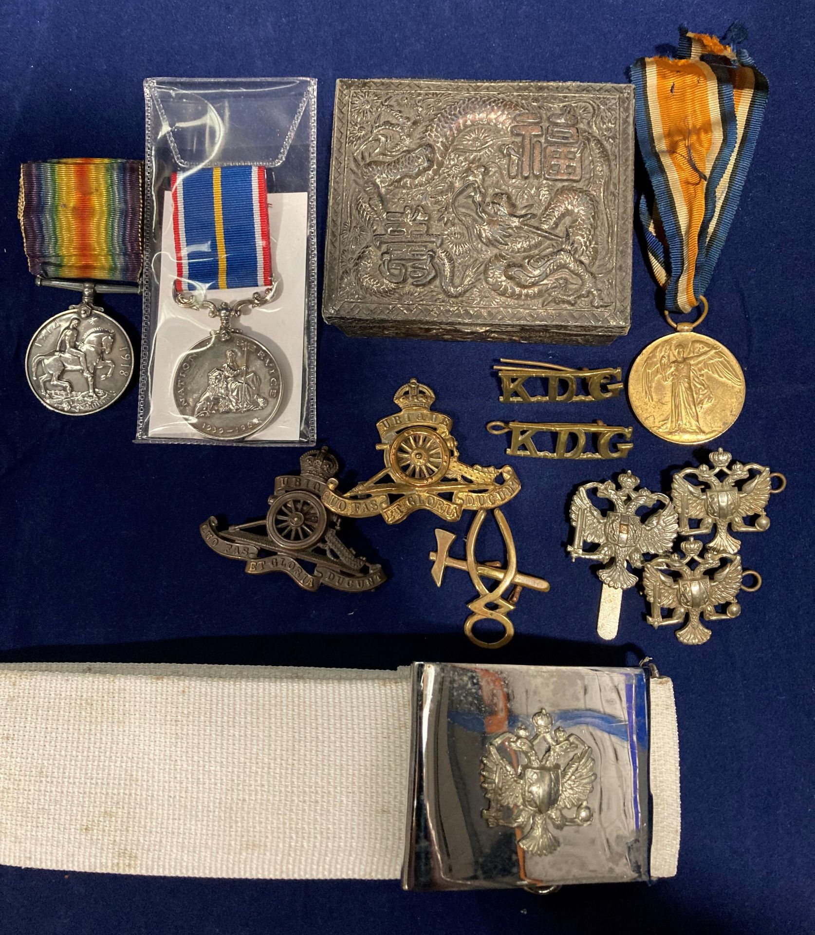 A First World War Victory medal and ribbon and a War Medal with ribbon to 3270 Gnr.