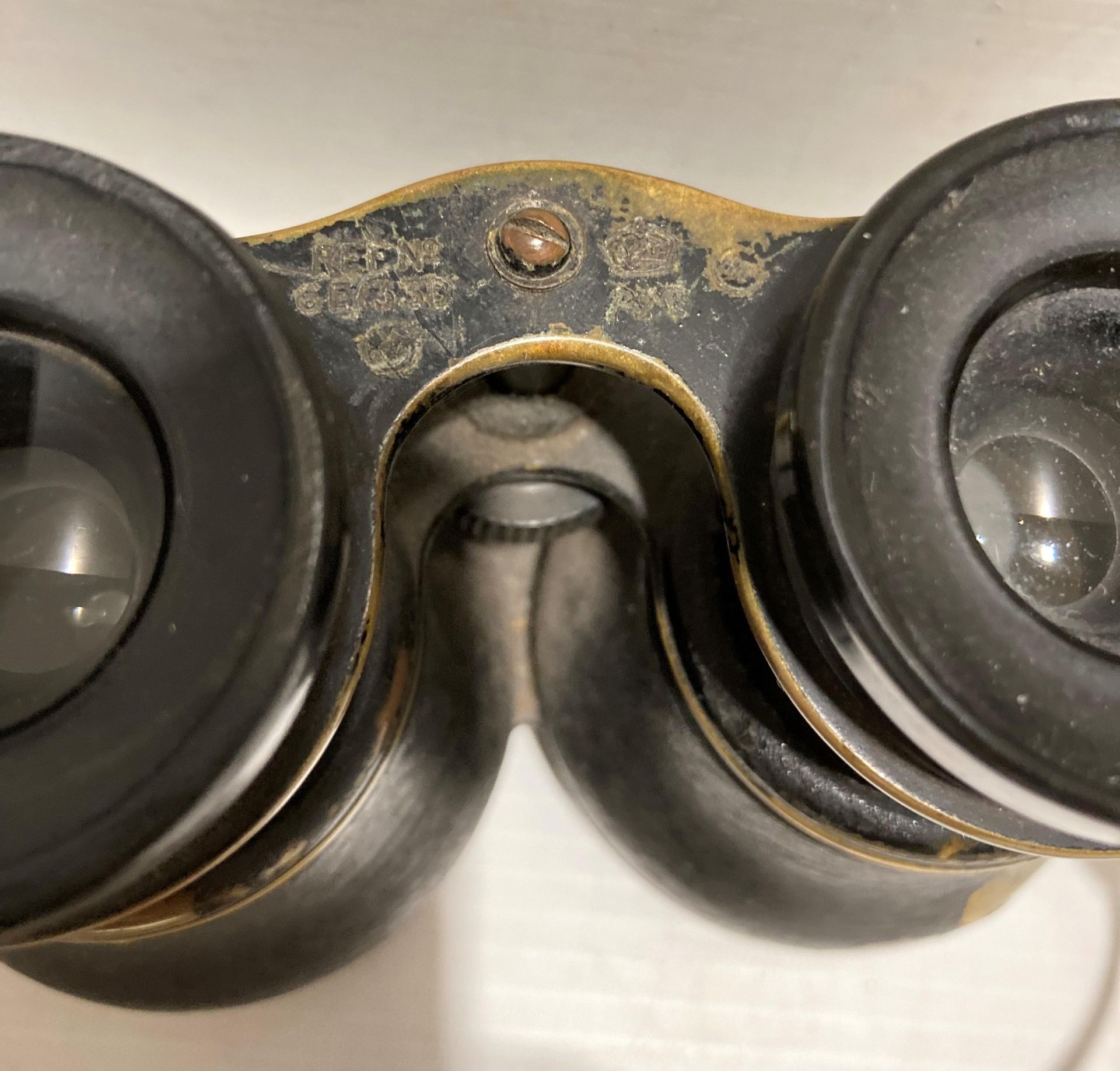 Pair of brass and black coated airborne vintage binoculars with stamps reg no: 6E/336 crown AM - Image 3 of 3