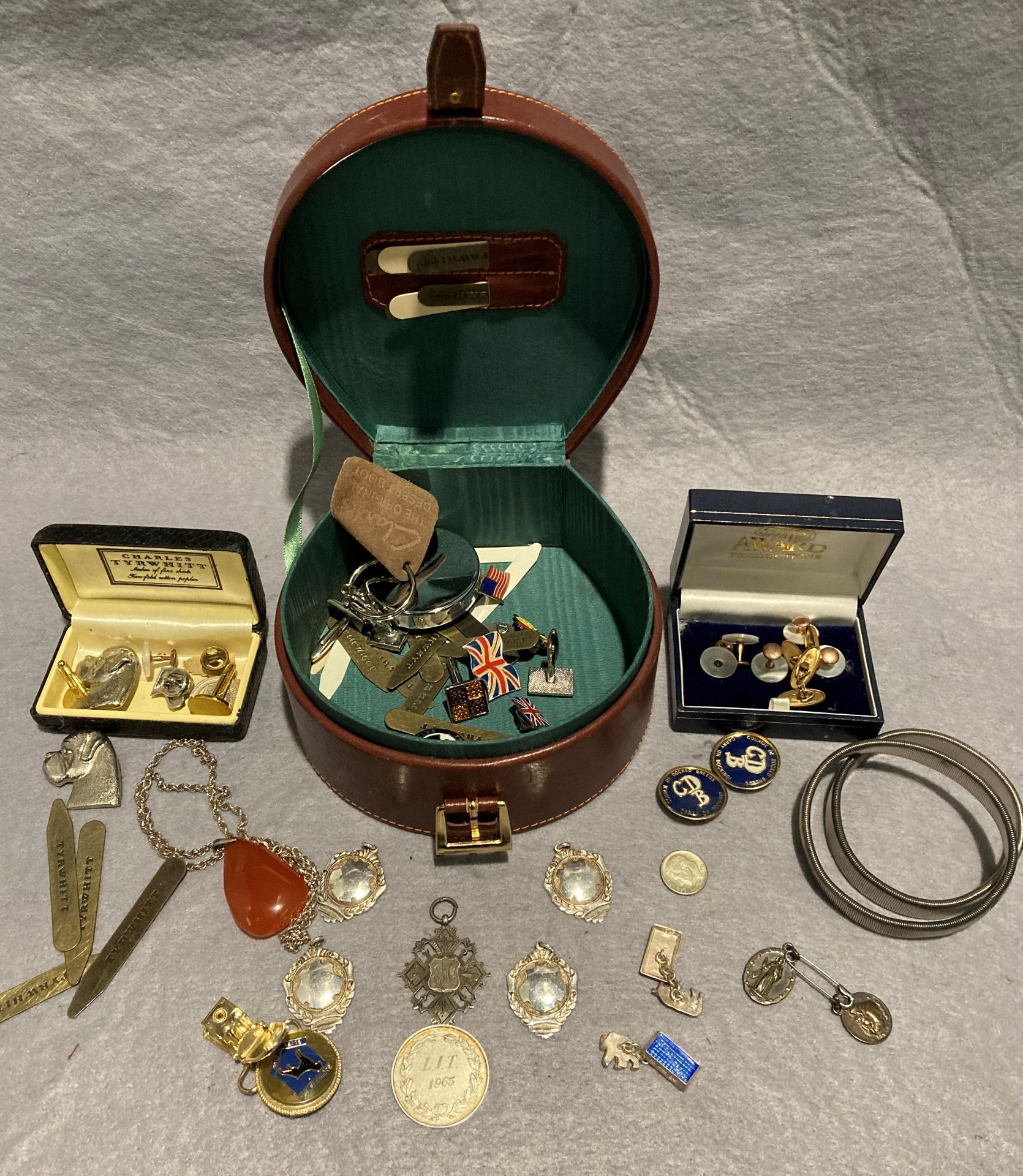 Contents to leather jewellery box including silver hallmarked fob, silver (.