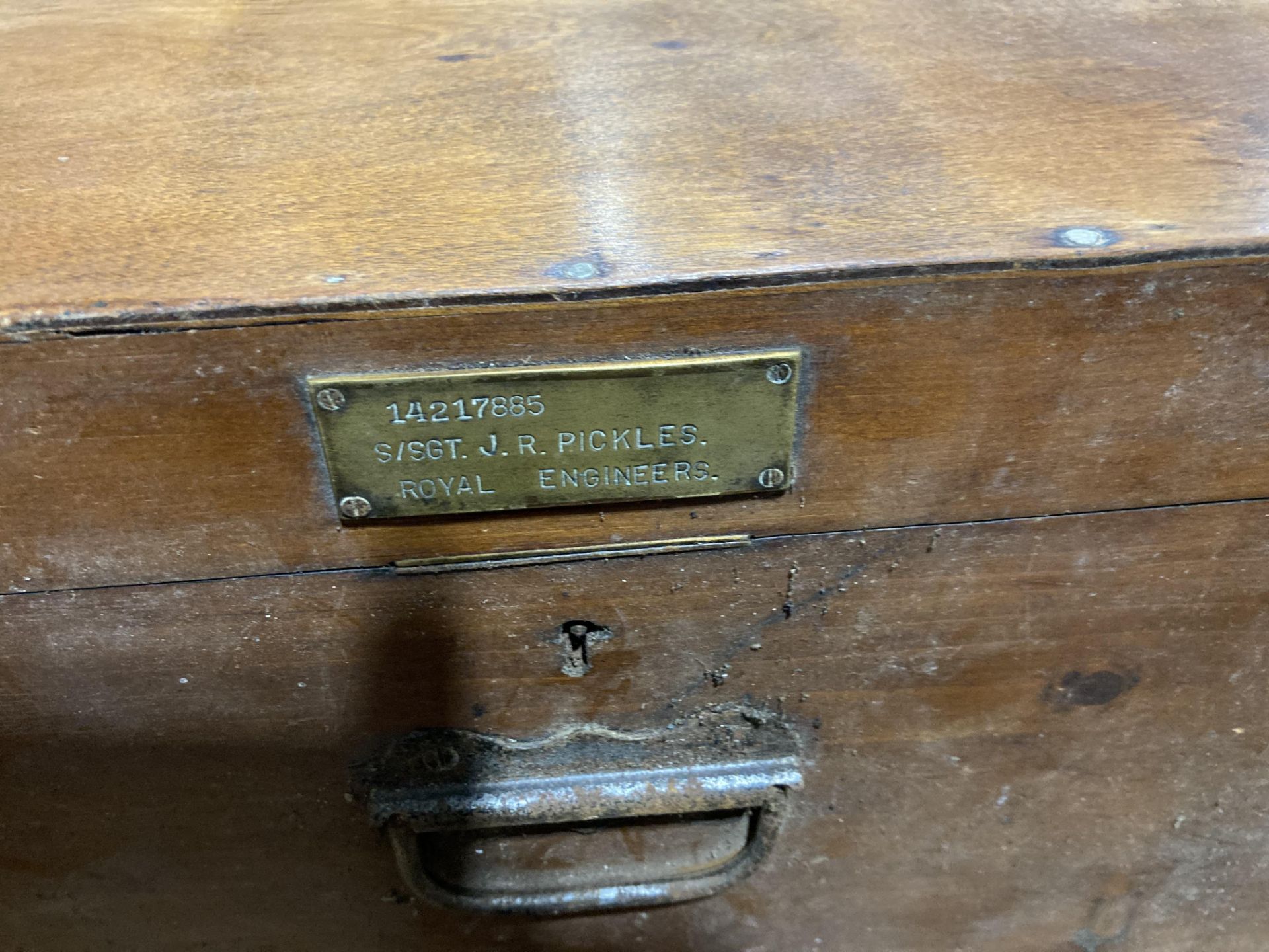 A stained pine Universal Packing Case made by The Domino Shuttle Co. Ltd. - Image 2 of 4