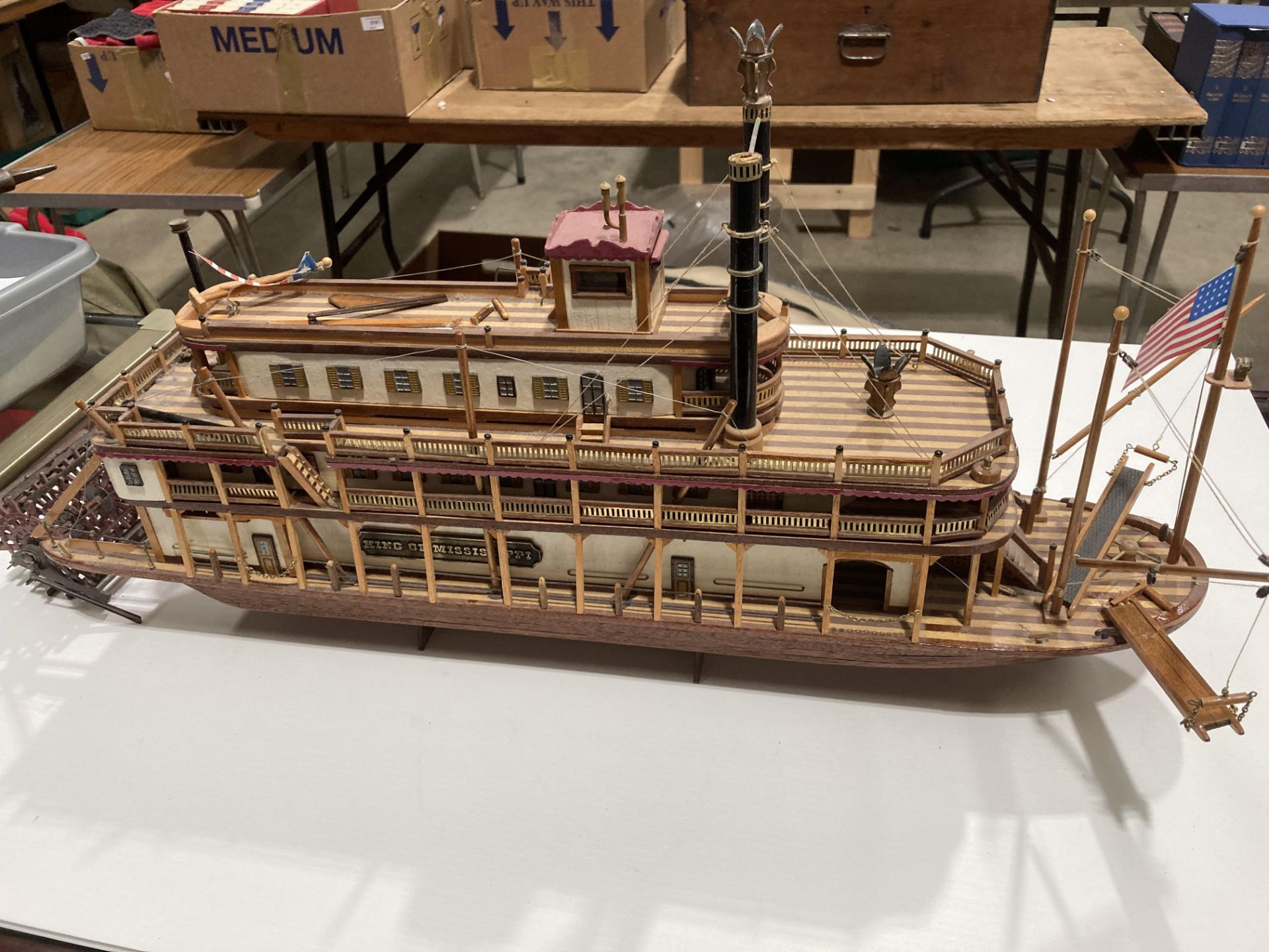 A match-stick and balsa wood model of the King of Mississippi - Mississippi steam boat - - Bild 4 aus 5