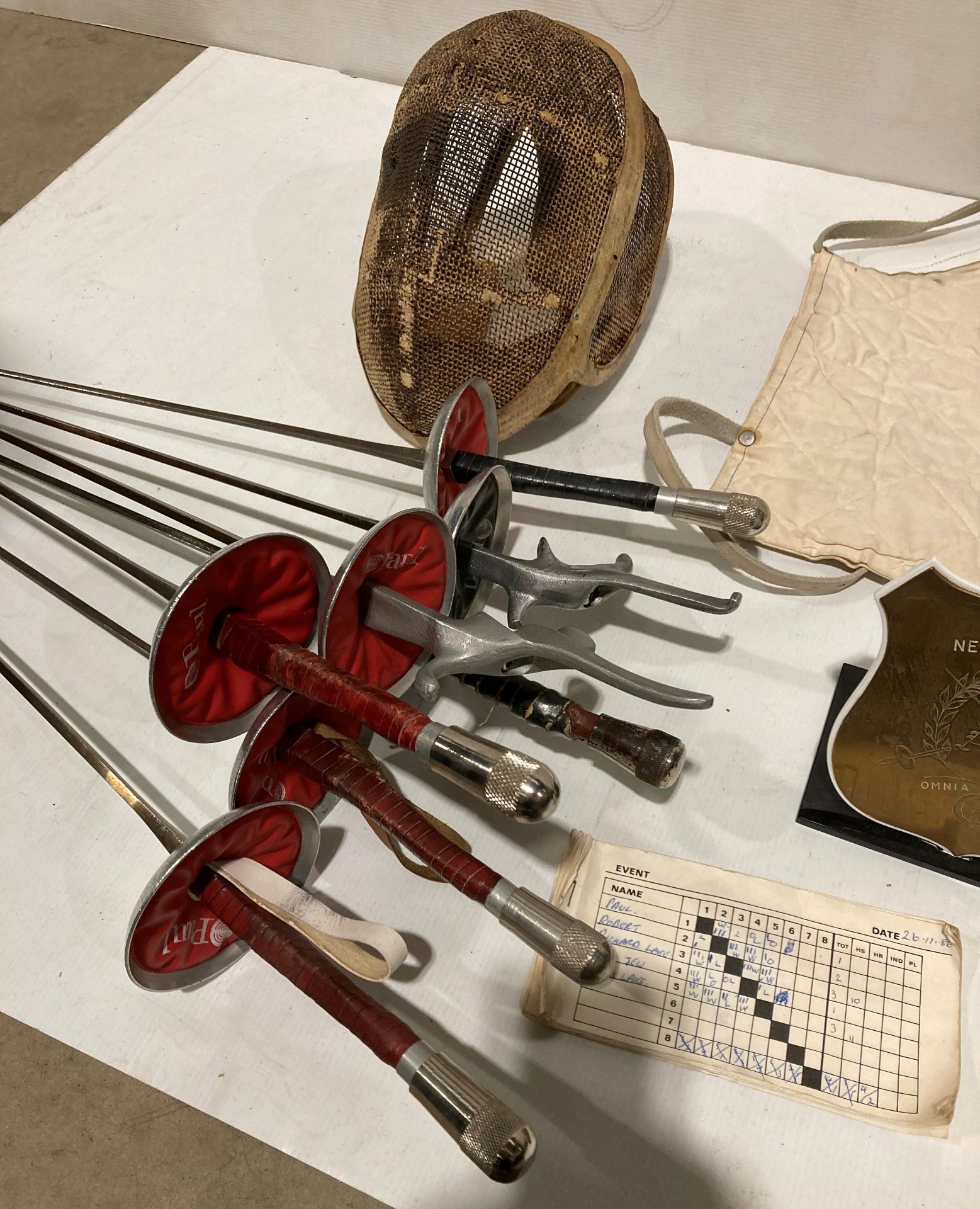 Light brown Jasco vinyl fencing bag and seven assorted Paul Leon foil blades/swords two with pistol - Image 4 of 10