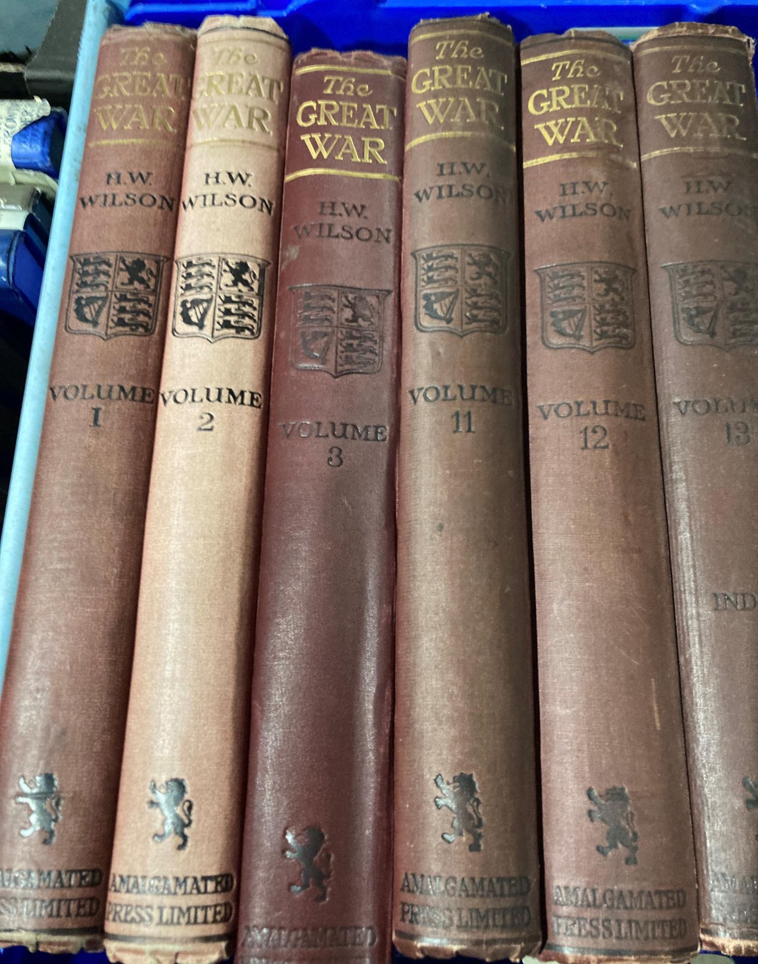 Contents to blue plastic tray - HW Wison six volumes of 'The Greater War' published by Amalgamated - Image 2 of 3