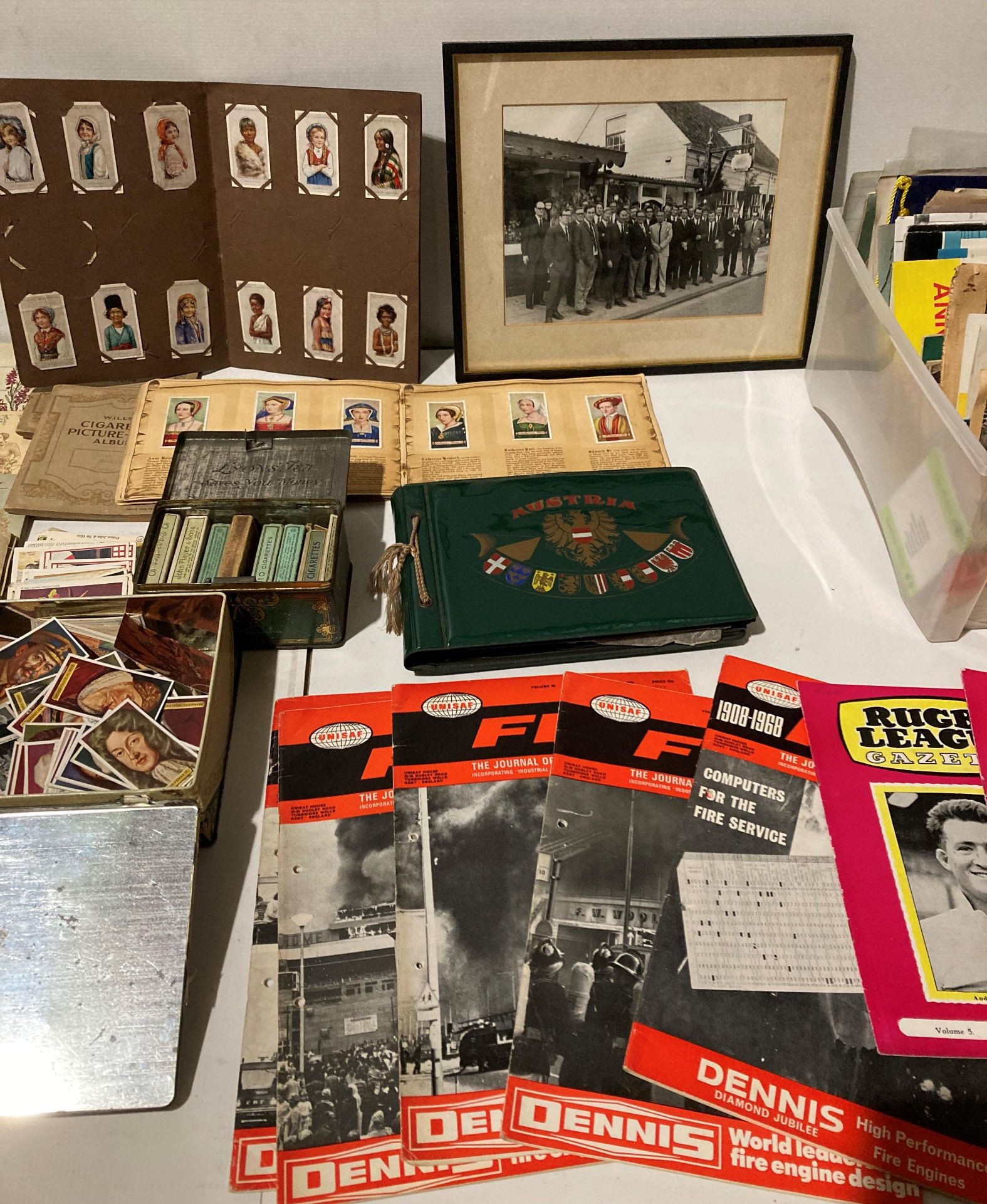 Contents to two boxes - 15 cigarette card booklets and two tins of assorted cigarette cards, - Image 3 of 5