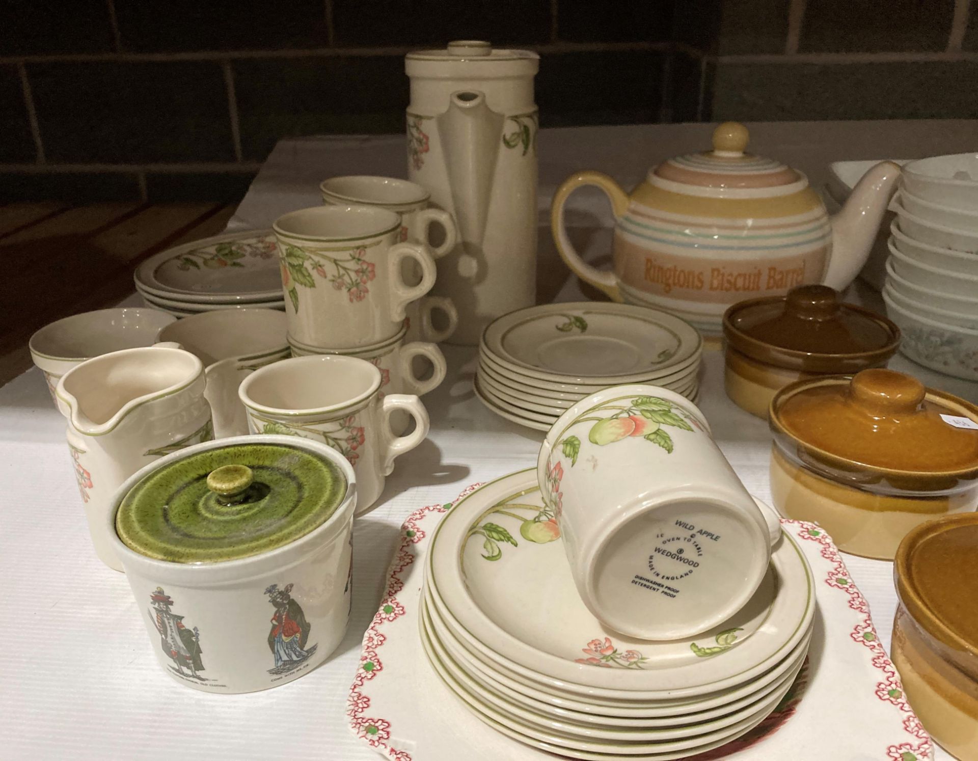 Contents to part of rack, a Wedgwood Wild Apple part coffee service, Ringtons teapot, mantel clock, - Image 2 of 3