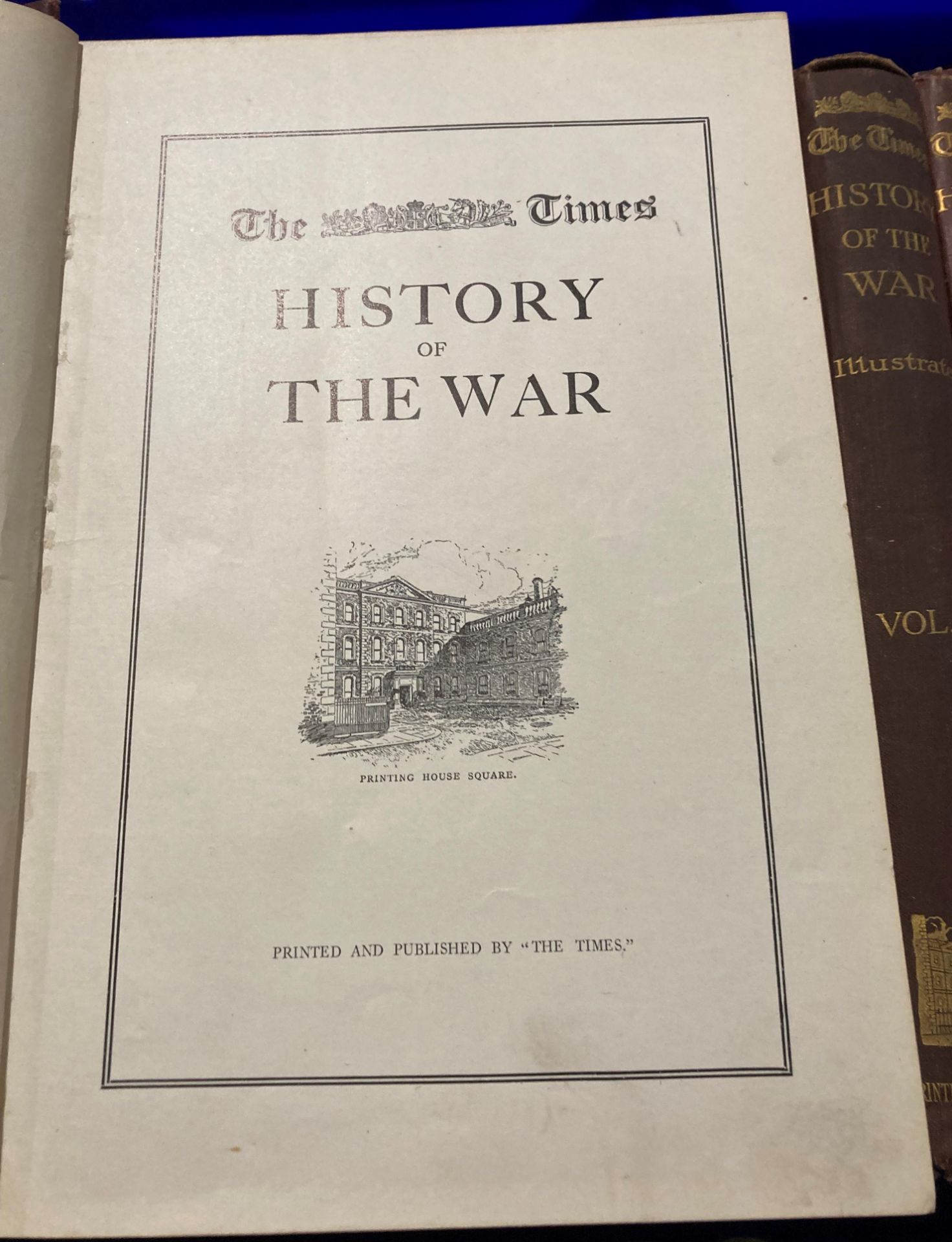 Contents to blue crate - 12 volumes 'The Times History of War' (volumes 1-8, 13, - Image 3 of 3