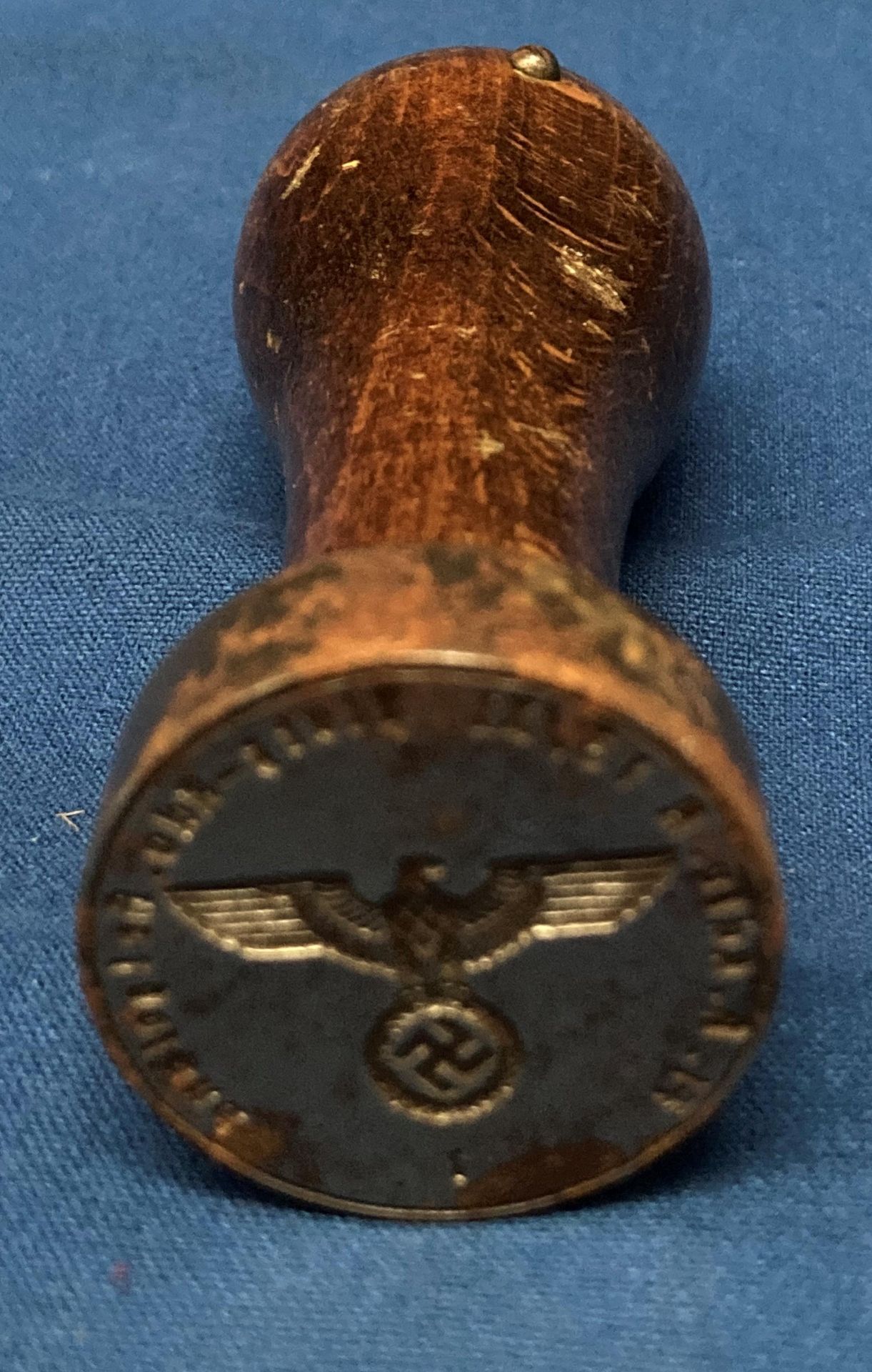 A wood handled stamp for 'Nazi' Heligoland and a brass seal, - Bild 4 aus 4