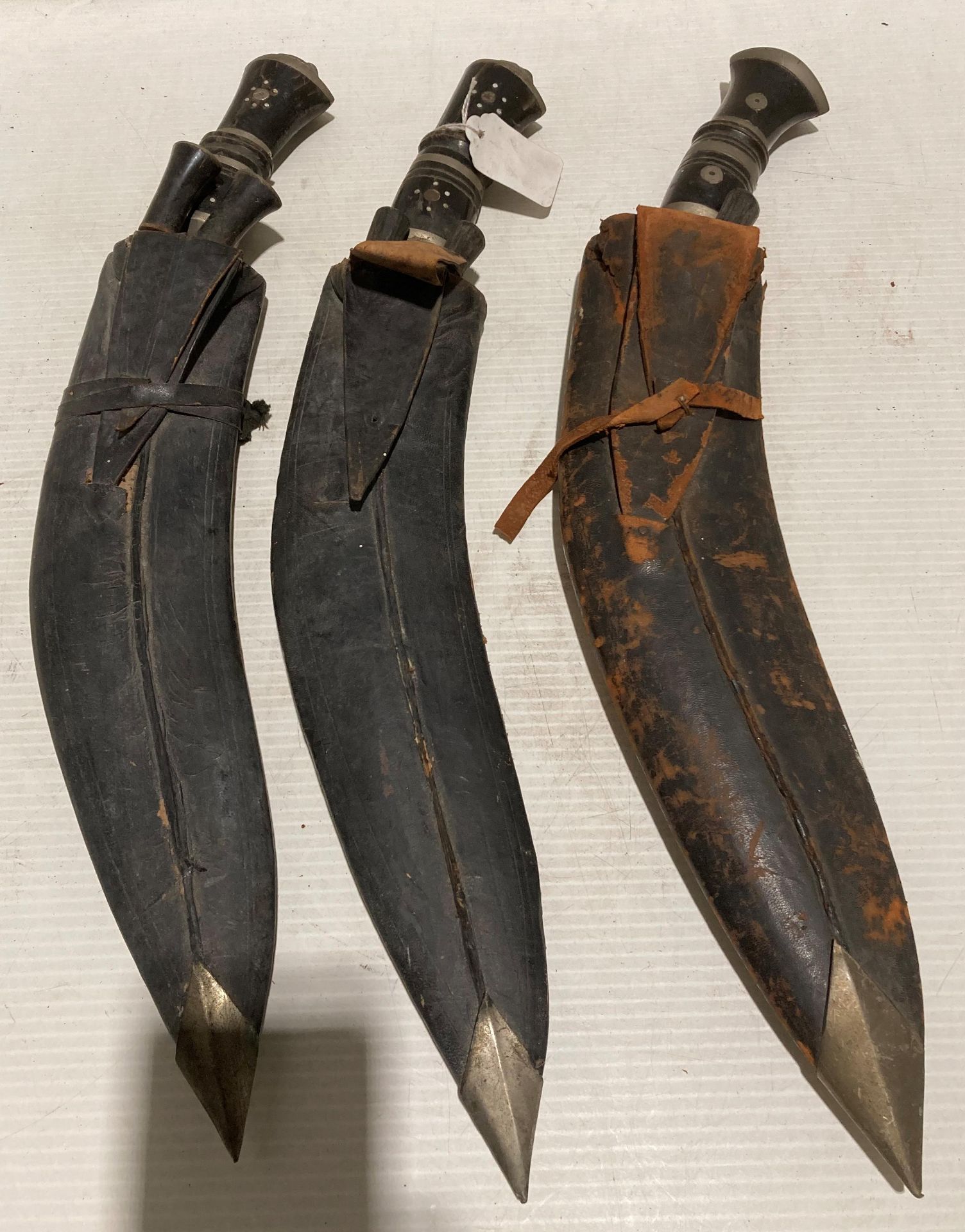 Pair of Gurkha Kukri knives with horn and metal handles, - Image 3 of 6