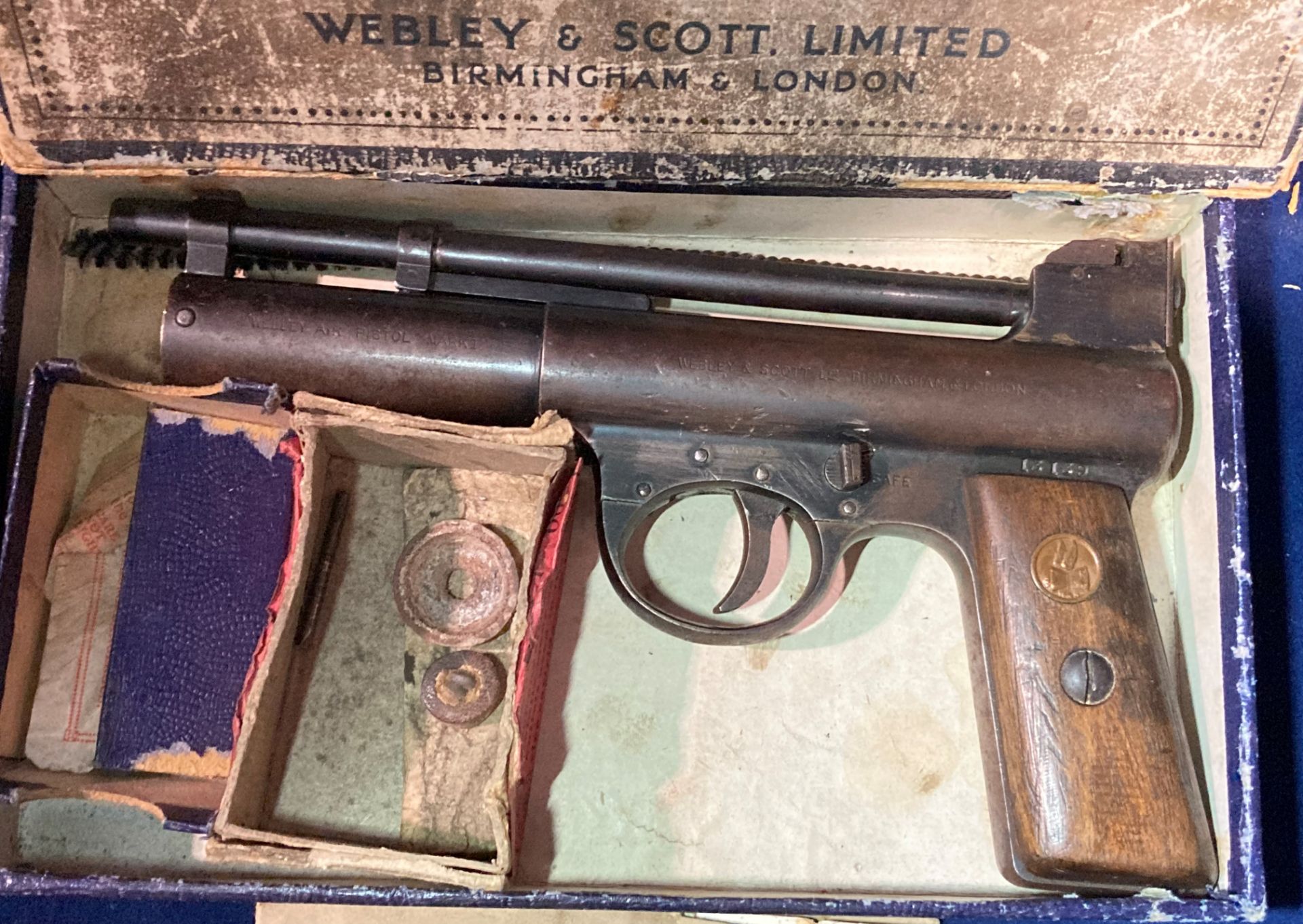 The New Webley Air Pistol Mark 1 complete with manual and box (Saleroom location: S2 counter 3) - Bild 3 aus 6