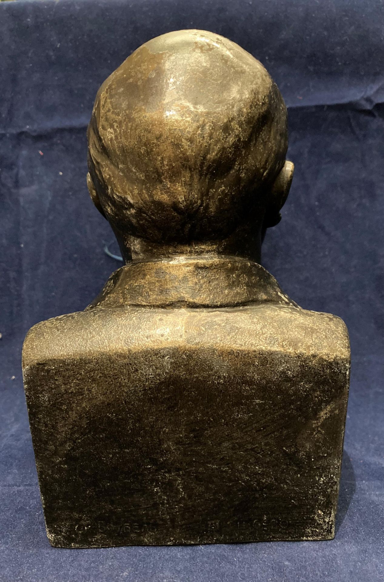 A metal bust of Lenin, - Bild 2 aus 5