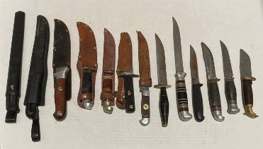 Contents to tray - thirteen assorted hunting/fishing knives,