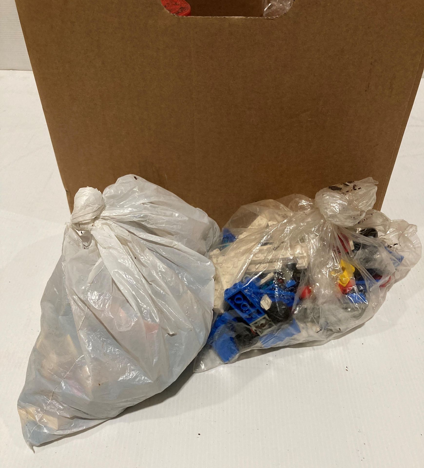 Contents to box - assorted Lego and other building blocks, etc. - Image 2 of 2