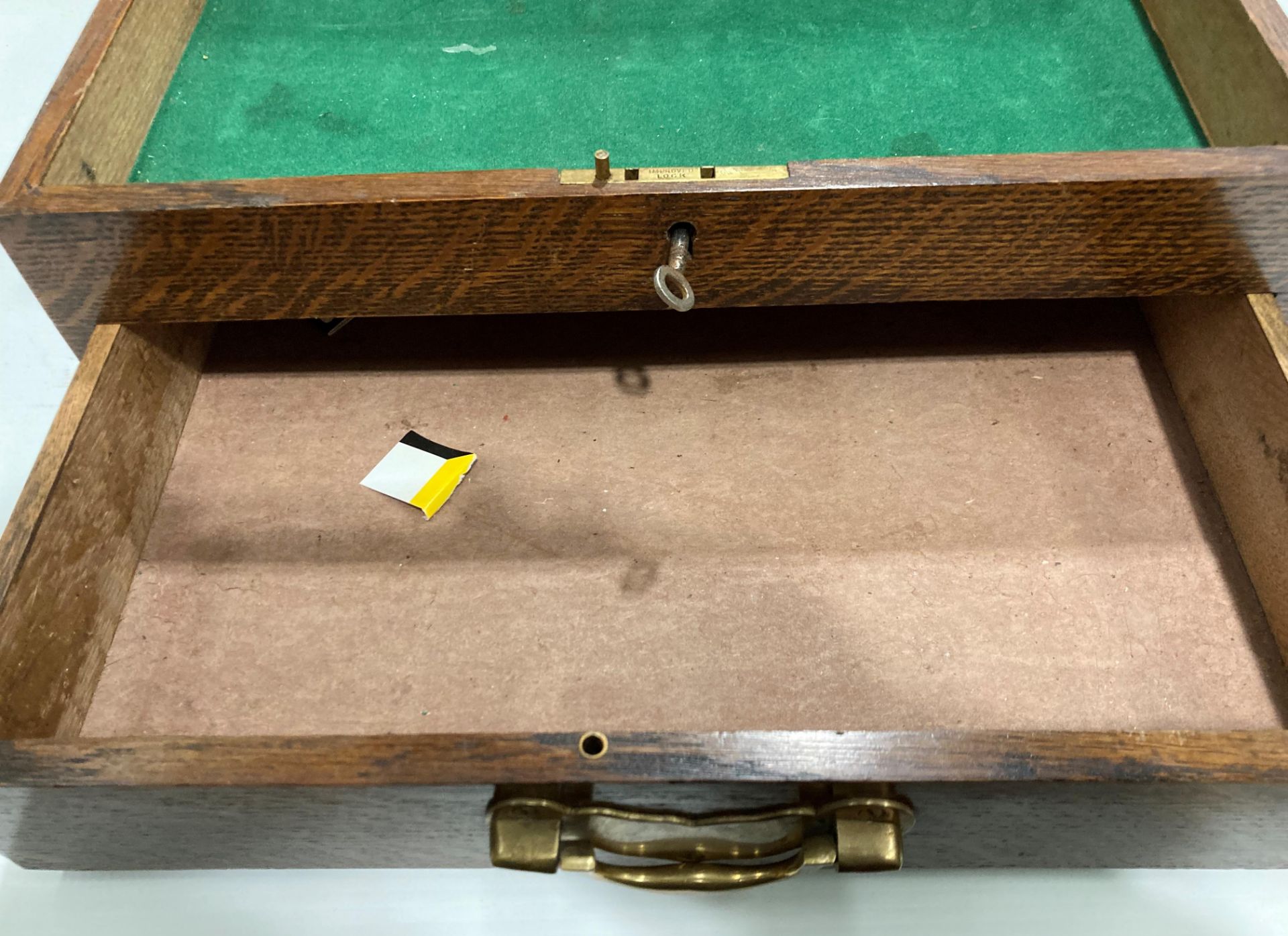 An oak box (possibly ex cutlery canteen) with brass plaque 'Hayling Island Chamber of Trade Vintage - Image 3 of 3