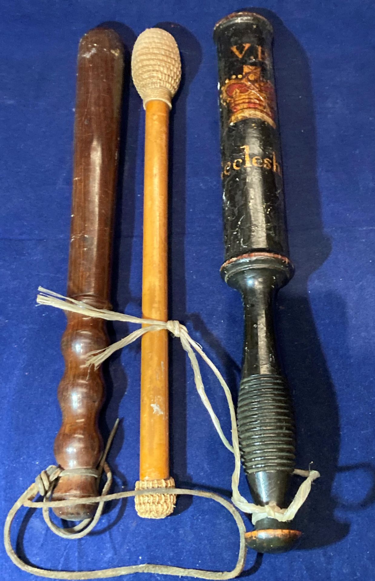 A Victorian era policeman's truncheon marked VR Eccleshill (possible link to lot 37R), 38cm long, - Bild 3 aus 3