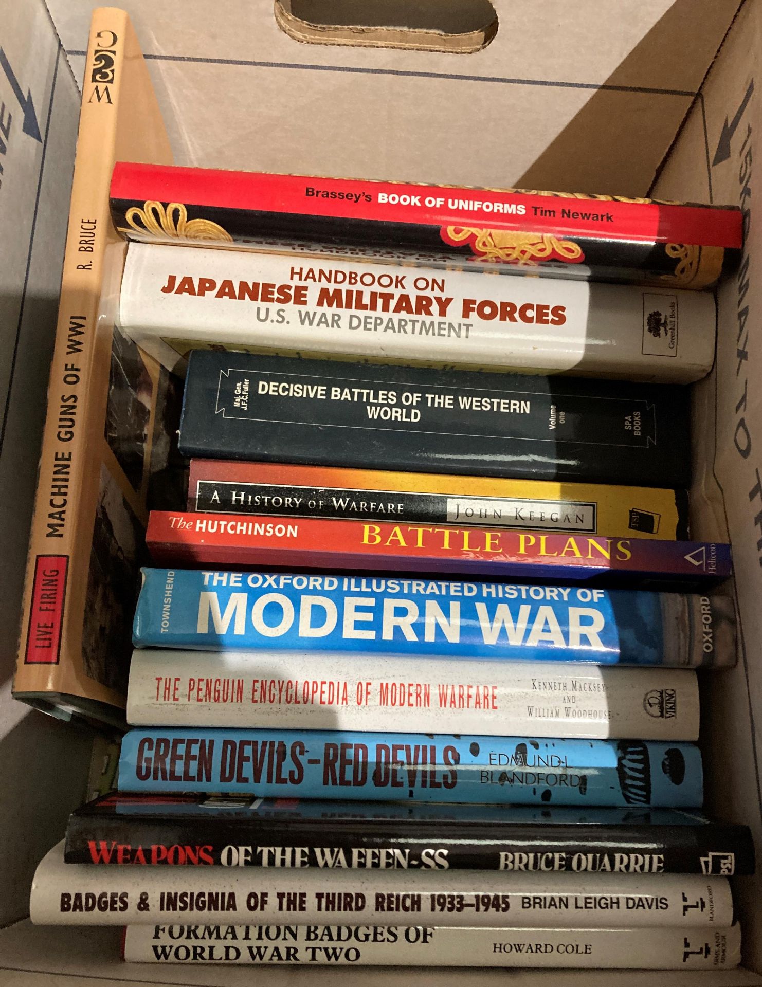 Contents to two boxes - approximately 24 assorted books on warships, samurai, U-boats, elite forces, - Bild 6 aus 7