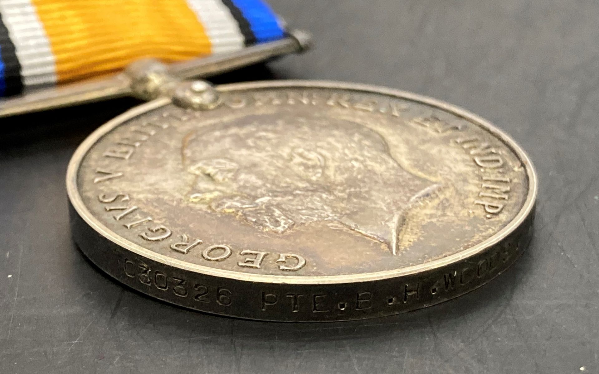 Two First World War medals - War Medal and Victory Medal complete with ribbons to 030326 Pte B H - Bild 3 aus 3