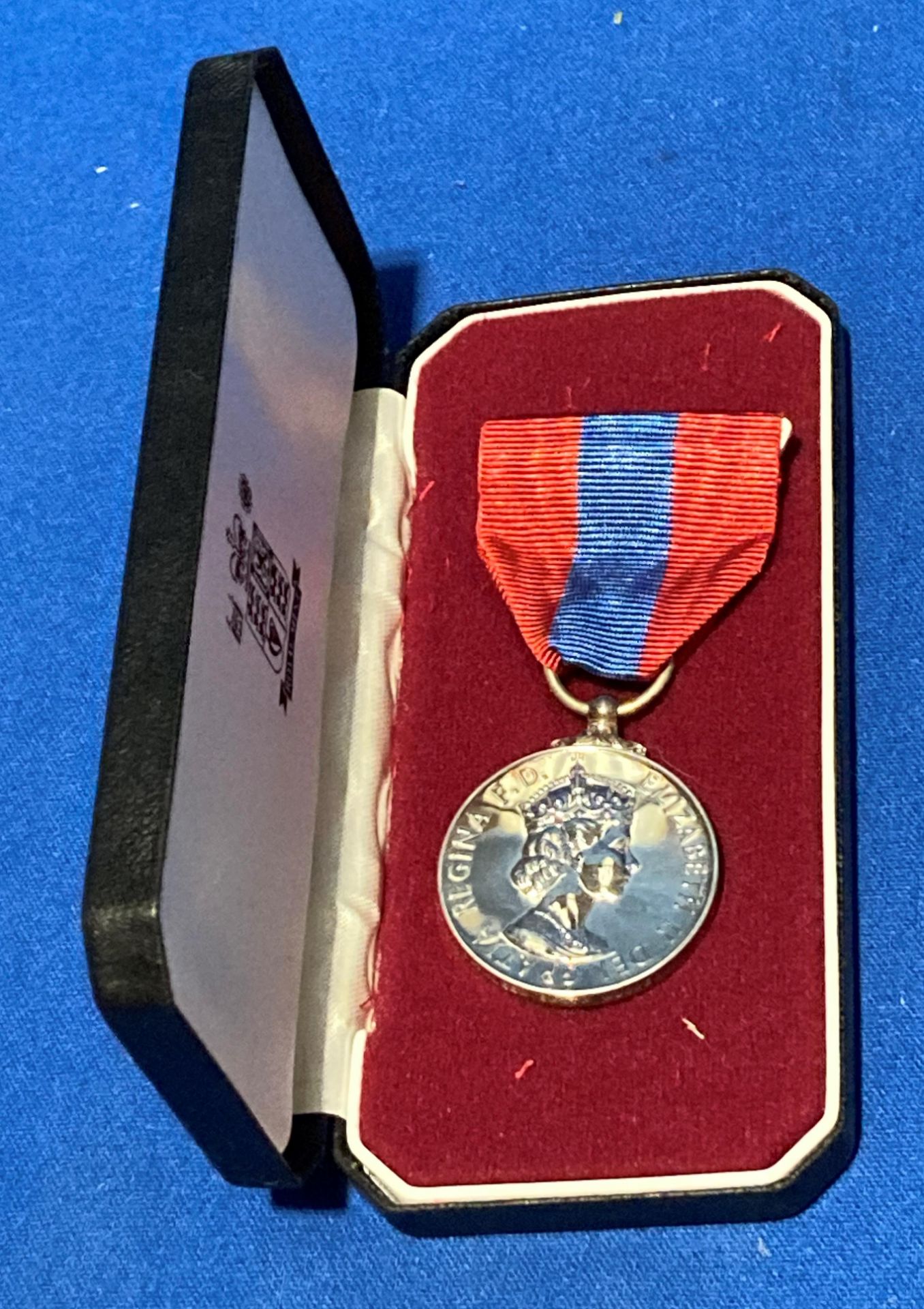 An Imperial Service Medal with ribbon engraved to side Kathleen Smith McGregor, - Bild 4 aus 4