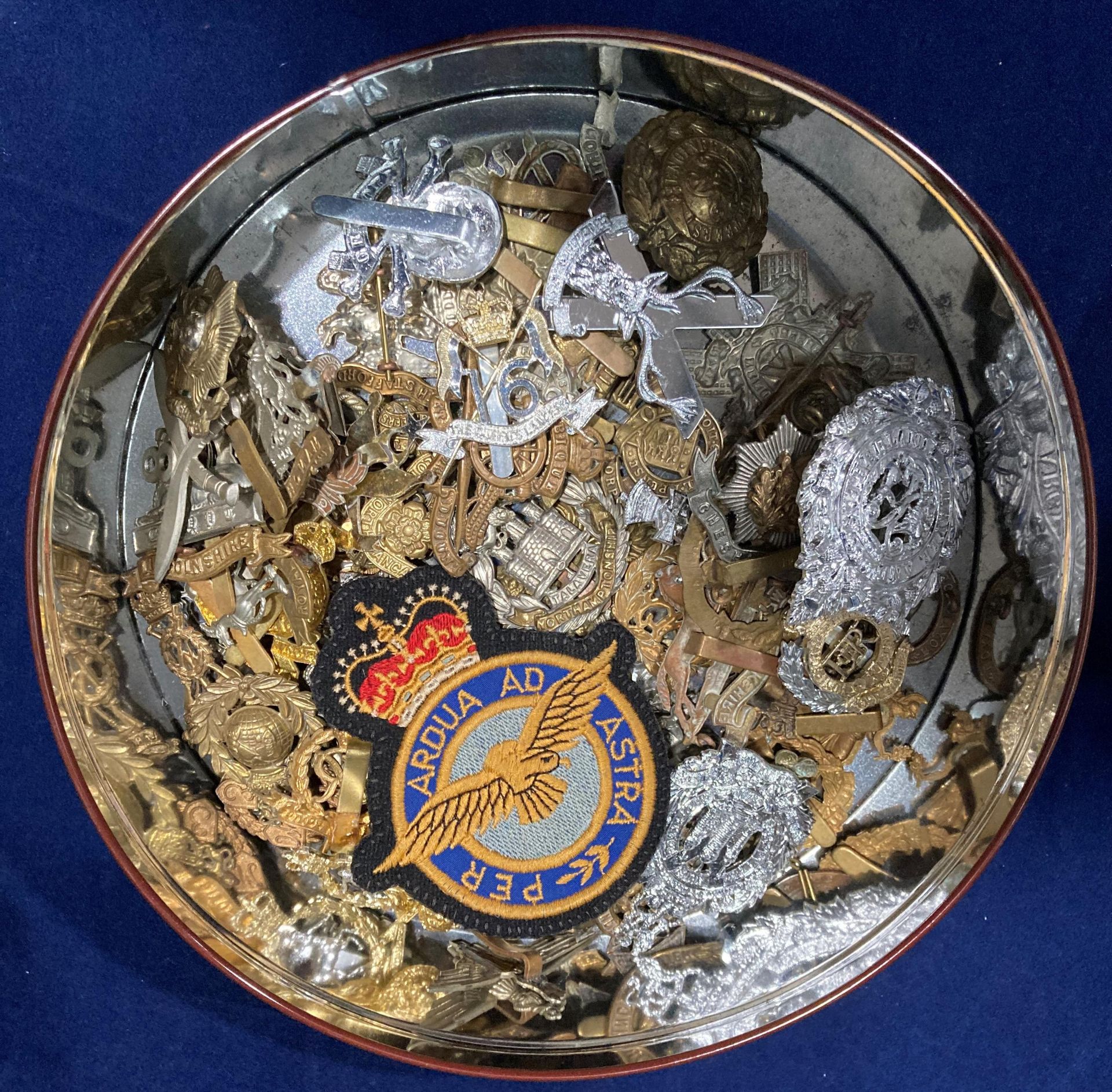 Contents to tin - a quantity of military cap and other badges (Saleroom location: S2 Counter