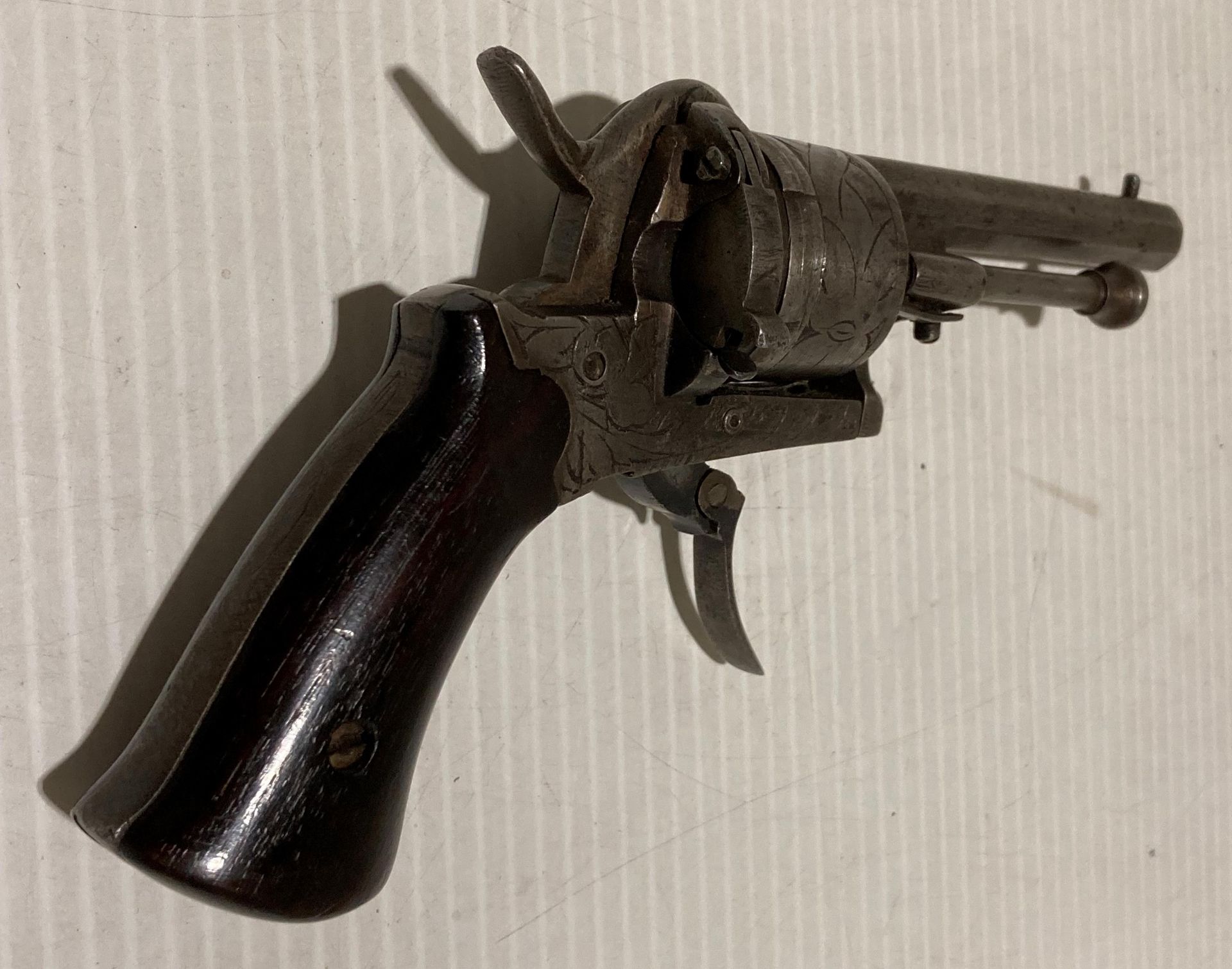 An antique six shot 7mm calibre circa 19th Century revolver with foldable/retractable trigger - Image 3 of 9