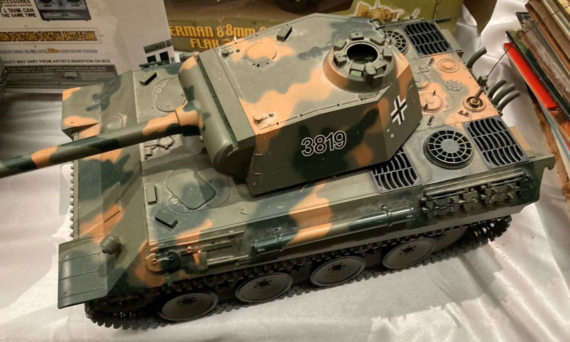 Henglong 1/16 scale remote control German Panther battle tank (no controller) (Saleroom location: - Image 2 of 3
