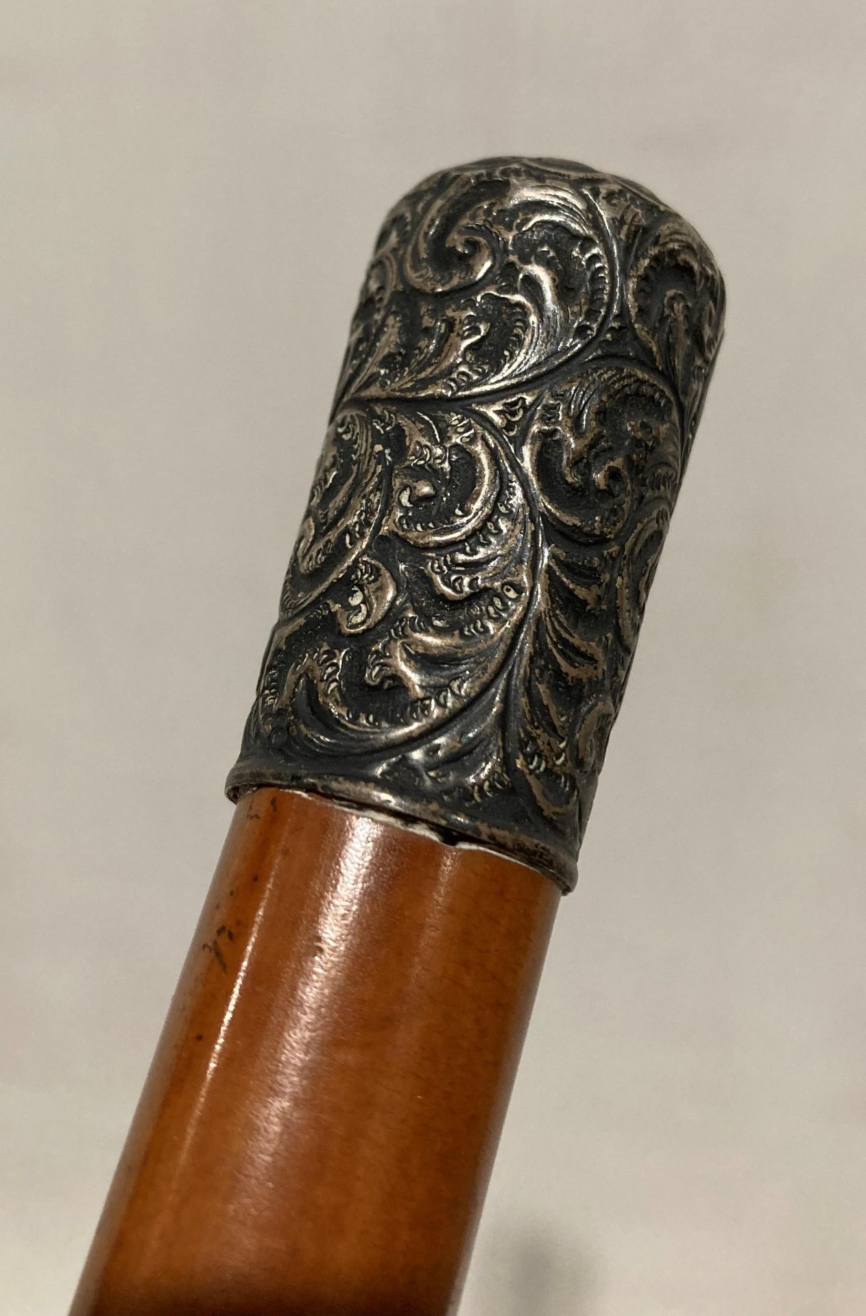 Silver mounted wooden walking stick (86. - Image 2 of 3