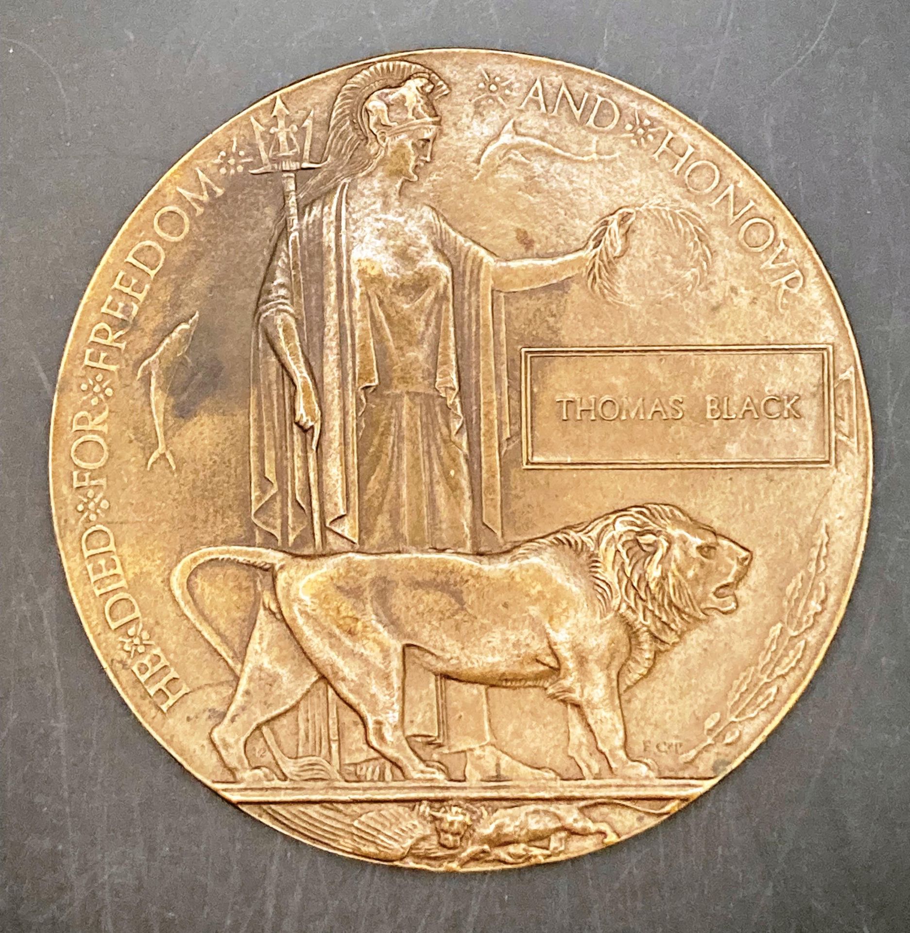Thomas Black World War I bronze memorial plaque 12cm diameter (Saleroom location: S3 GC4)