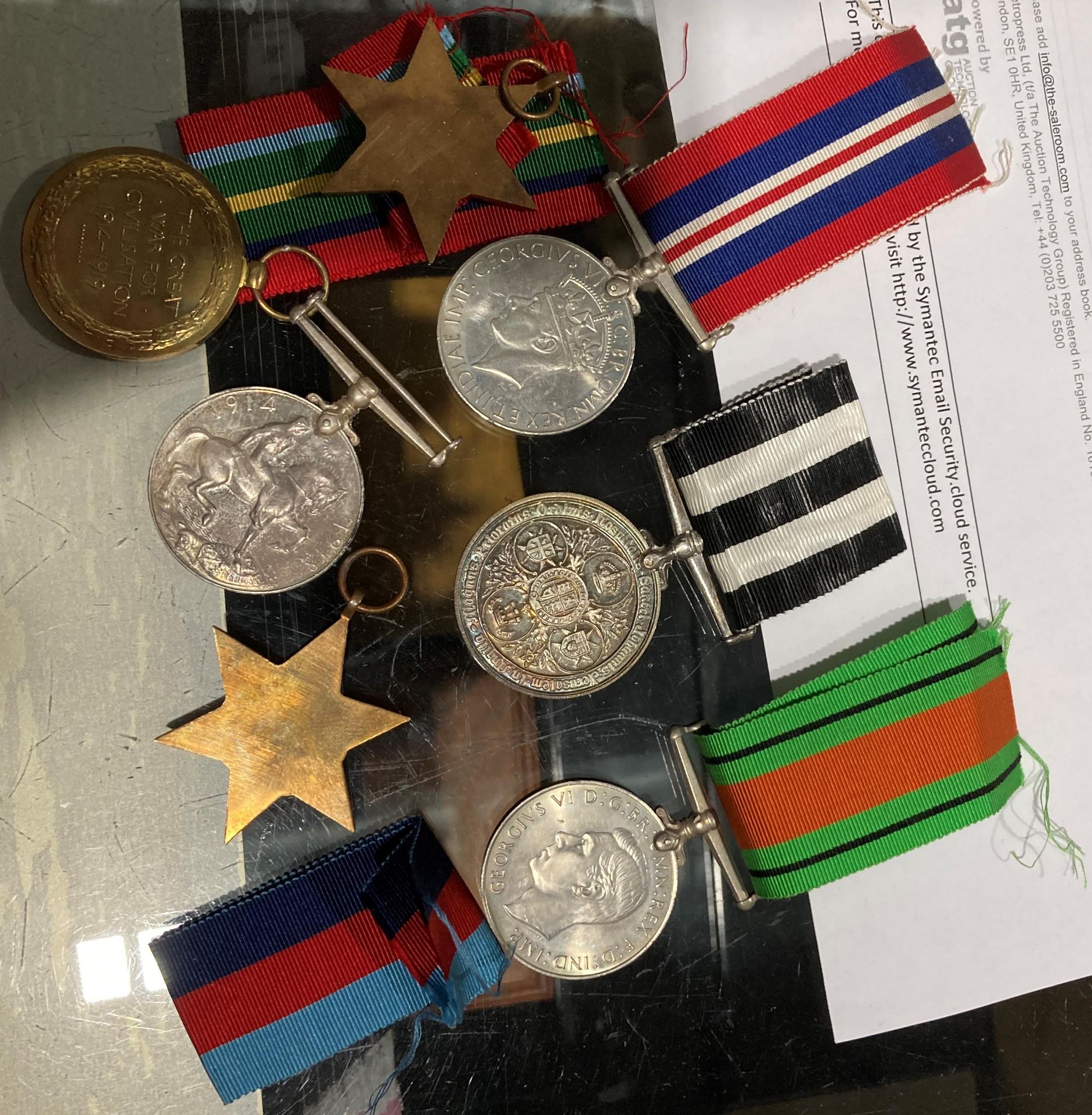 Contents to tray - two First World War medals - British World War Medal 1914-1918 and Victory Medal - Image 9 of 13