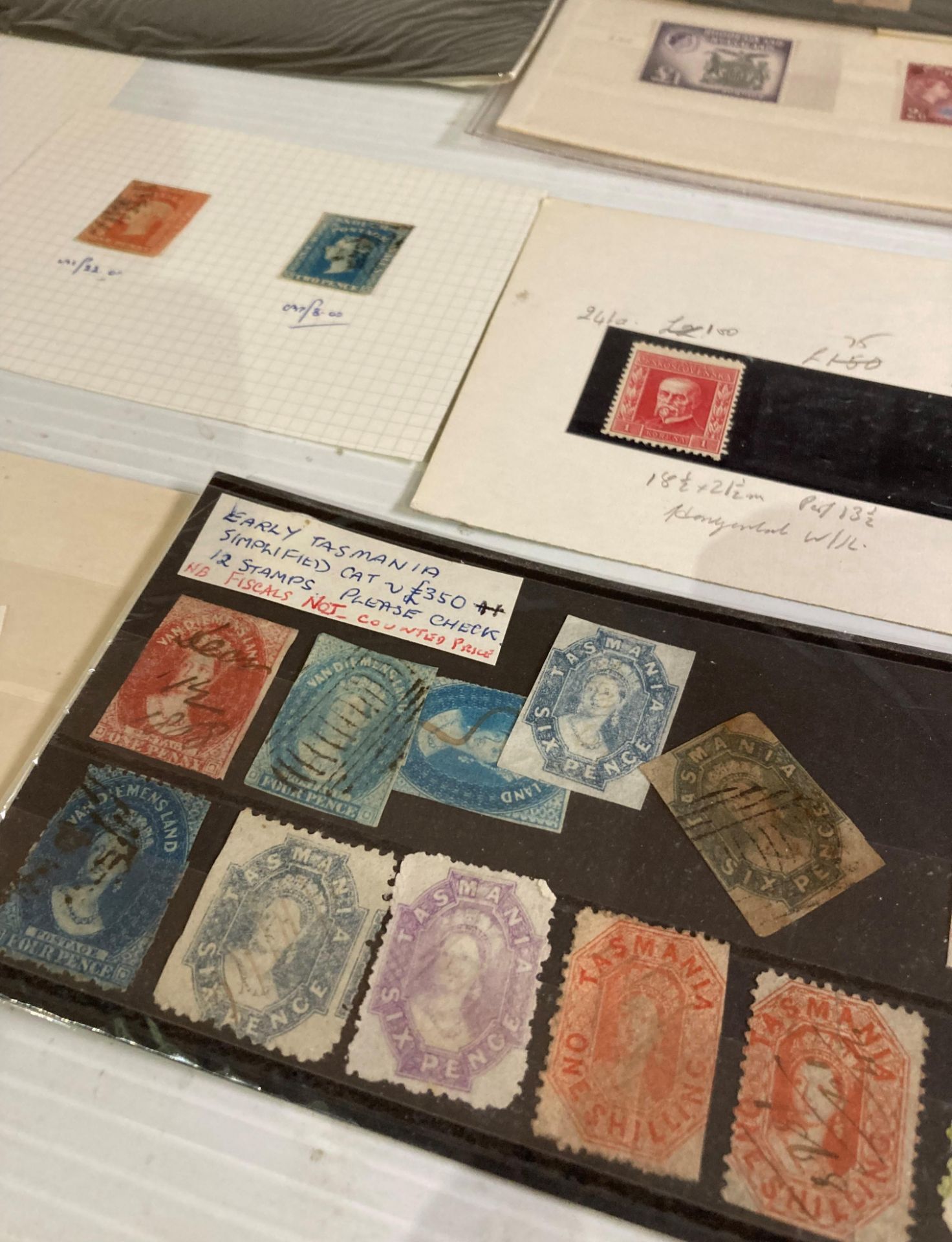 Contents to card box - mounted stamps including one penny South New Wales, Bahamas, 1903 Venezuela, - Bild 2 aus 5