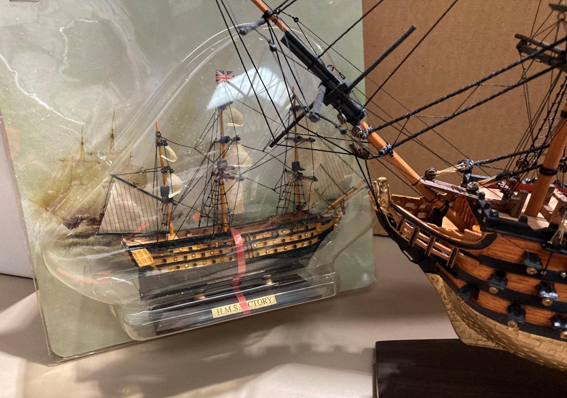 A scale model of HMS Victory on plinth (approximately 49cm long, - Image 3 of 4