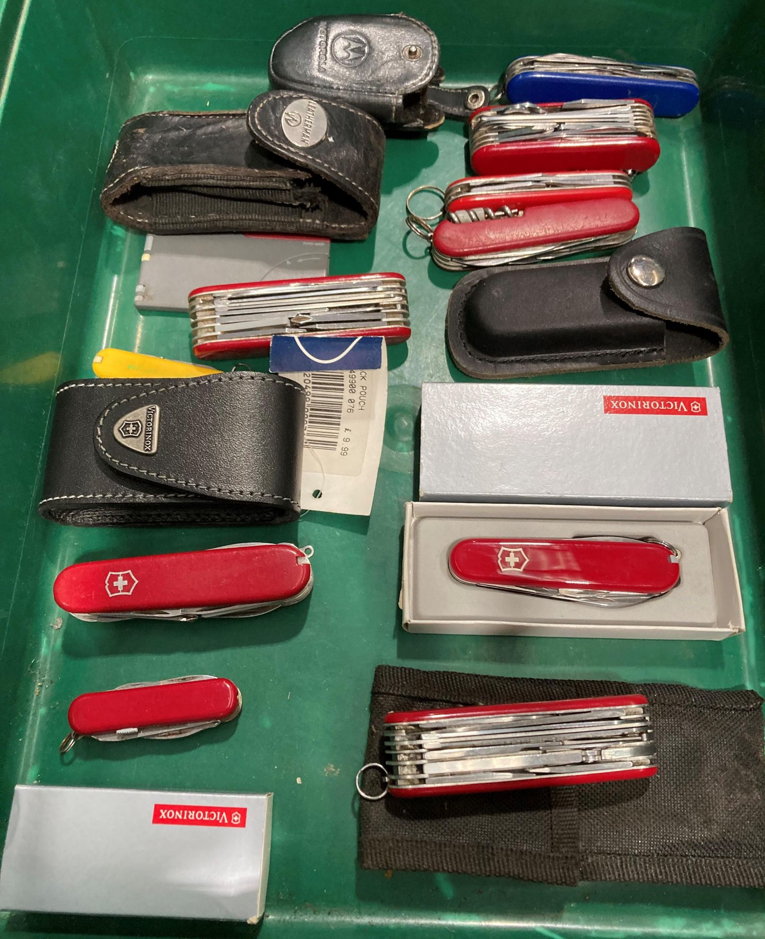 Contents to tray - ten assorted penknives by Victorinox, etc.