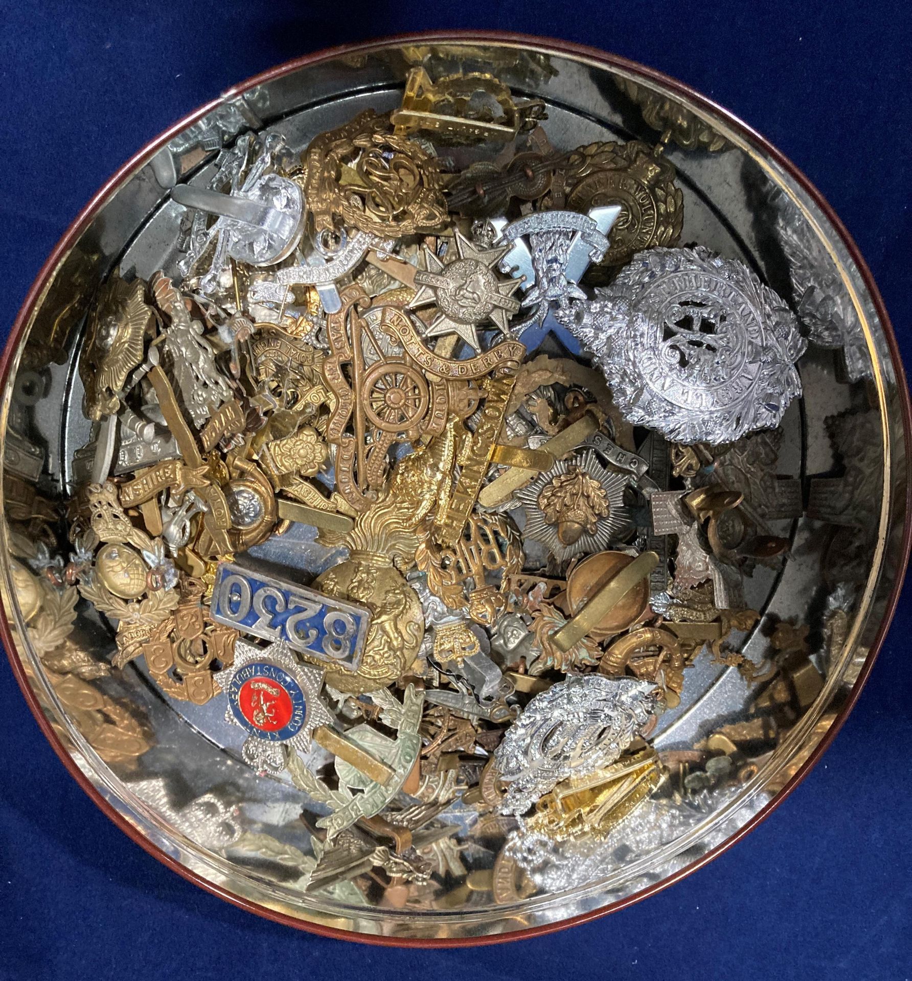 Contents to tin - a quantity of military cap and other badges (Saleroom location: S2 Counter - Image 2 of 2