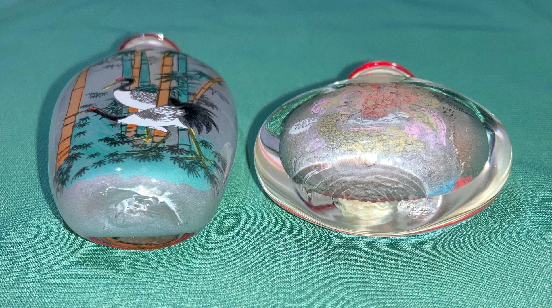 Two assorted glass snuff bottles, - Image 3 of 4