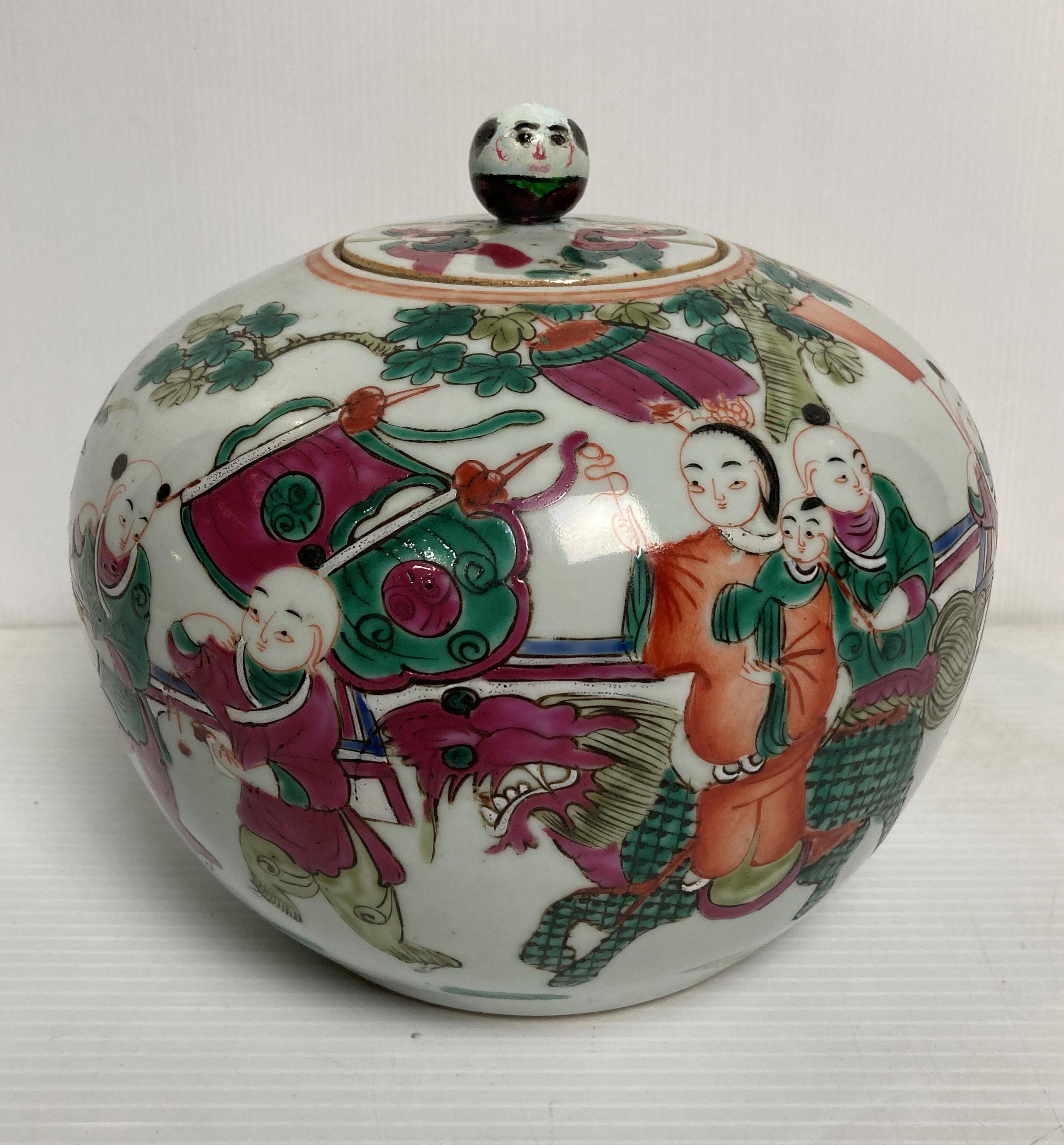 An Antique Chinese ginger jar/shoulder pot - possibly Qing Dynasty - in porcelain with