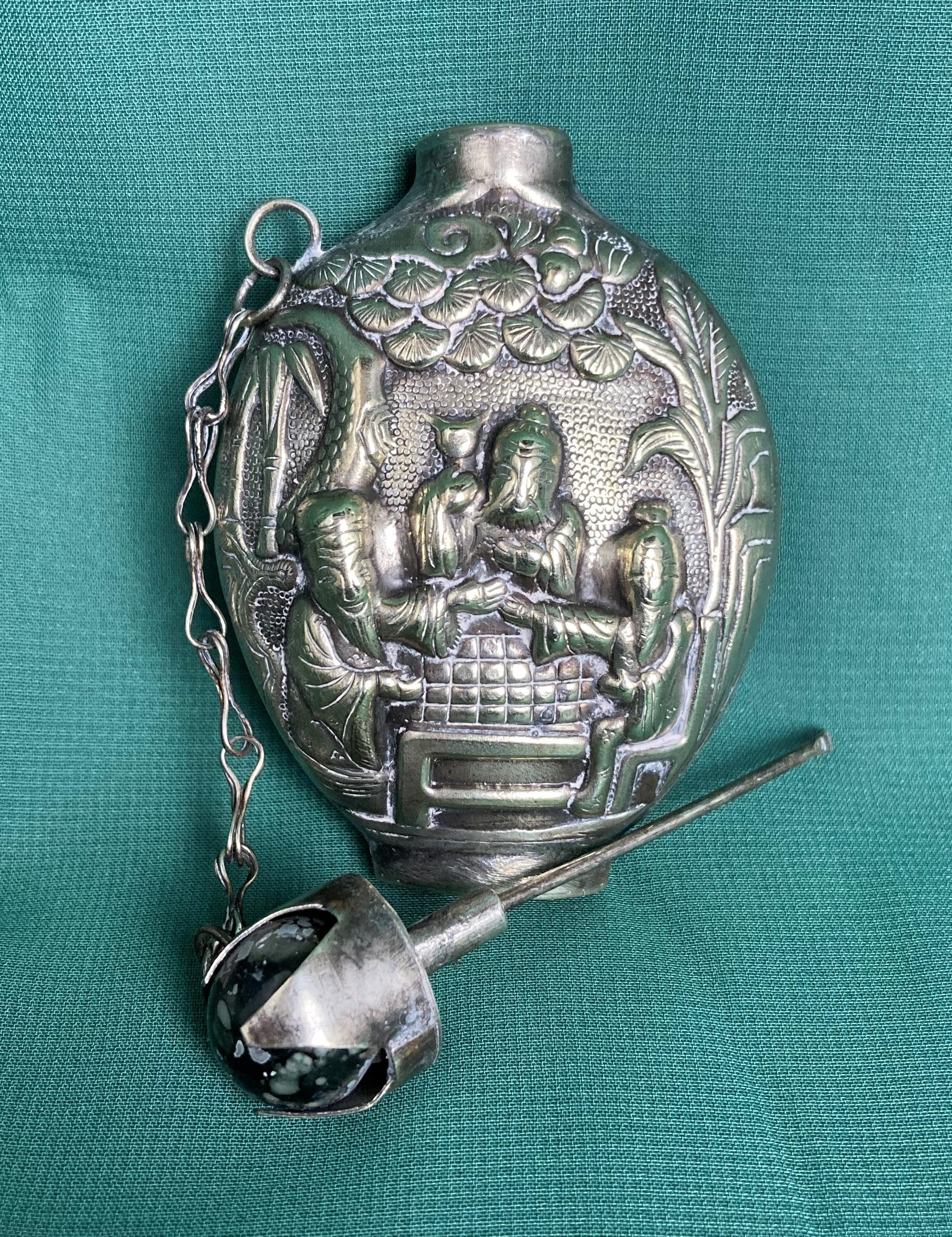 Oriental silver coloured (not tested) snuff/opium bottle with stamp to base, - Image 3 of 5