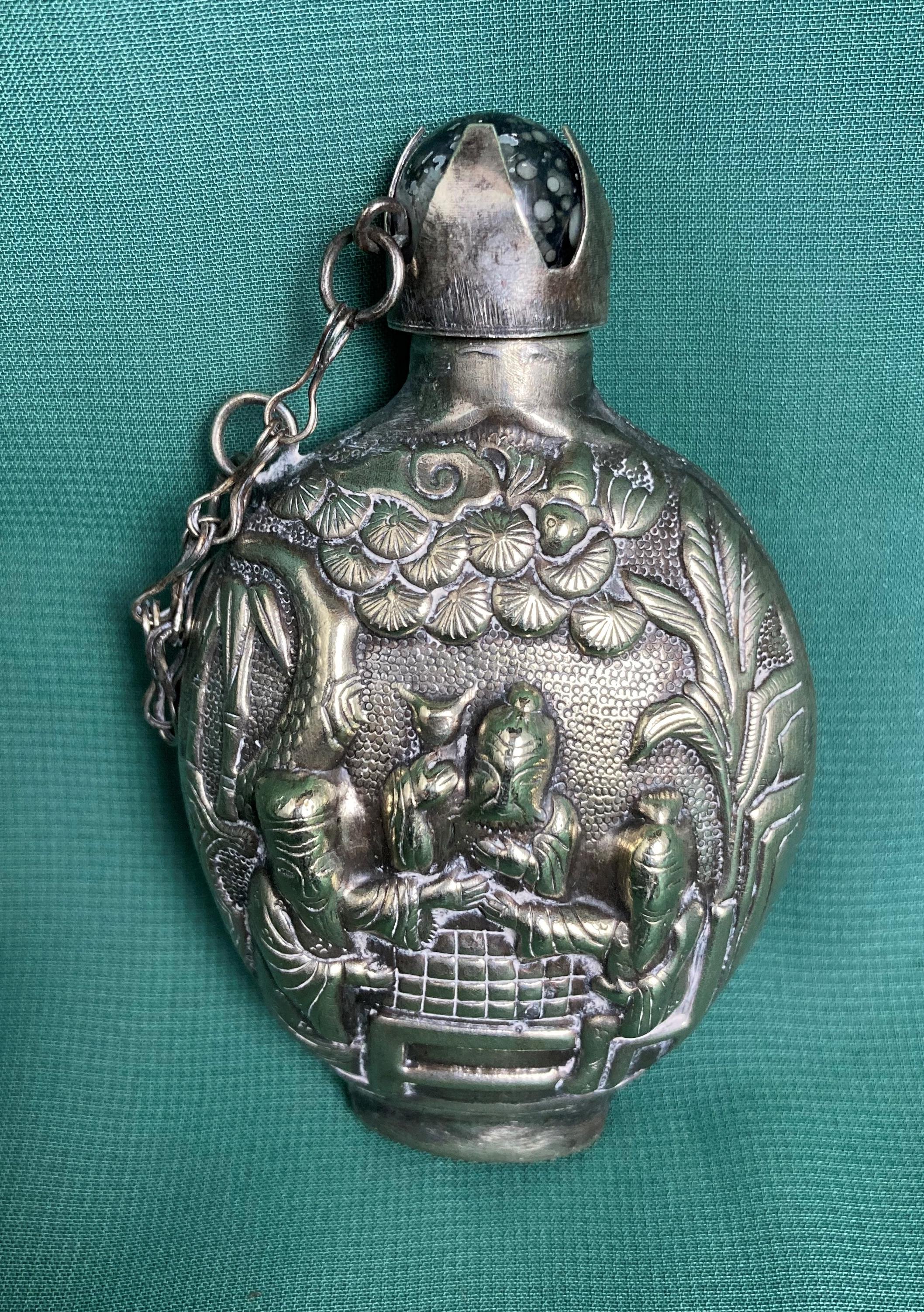 Oriental silver coloured (not tested) snuff/opium bottle with stamp to base, - Image 2 of 5