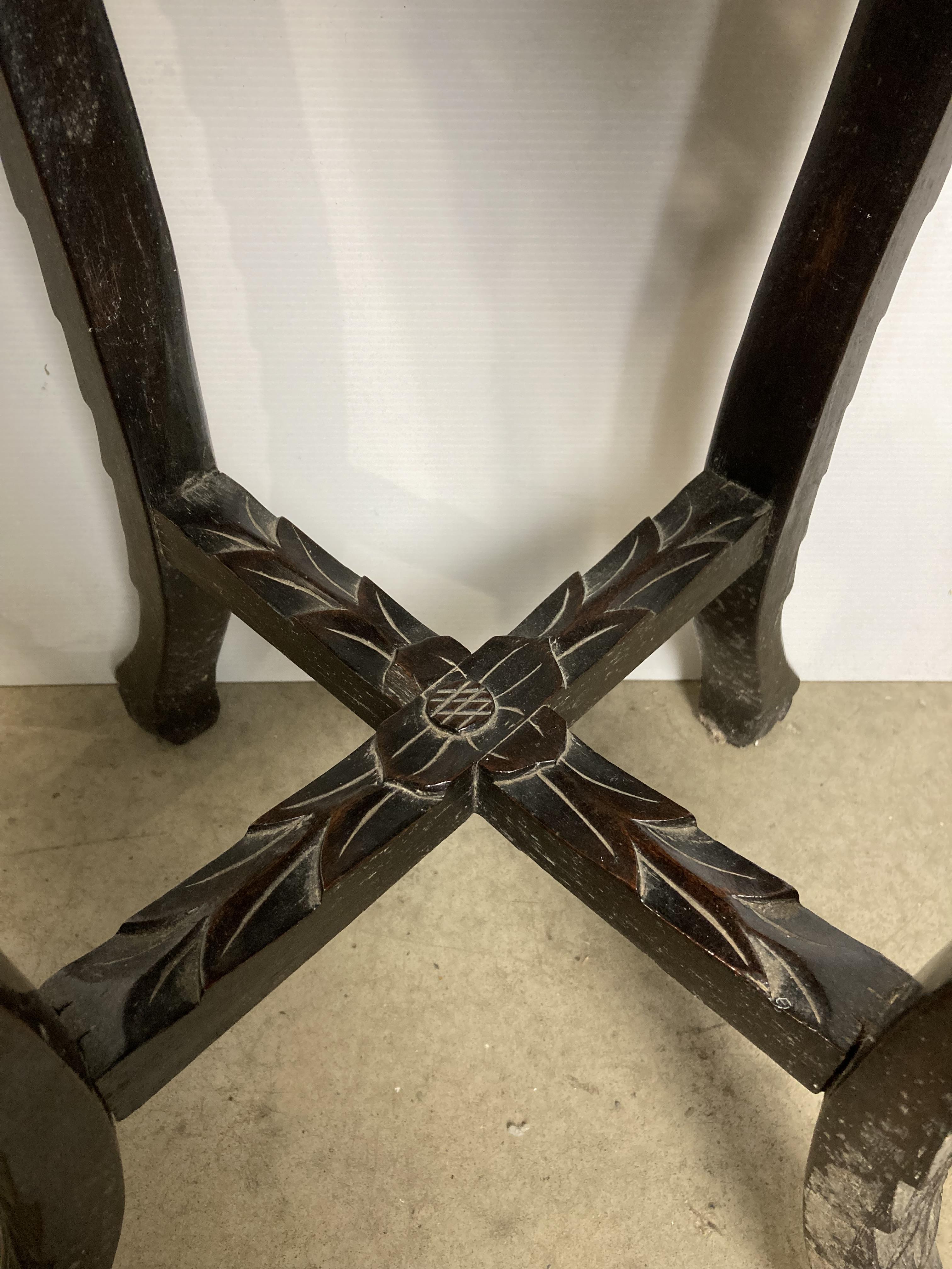 Wooden hand-carved Oriental marble-topped plant stand/jardiniere with carved lotus flowers etc and - Image 5 of 5