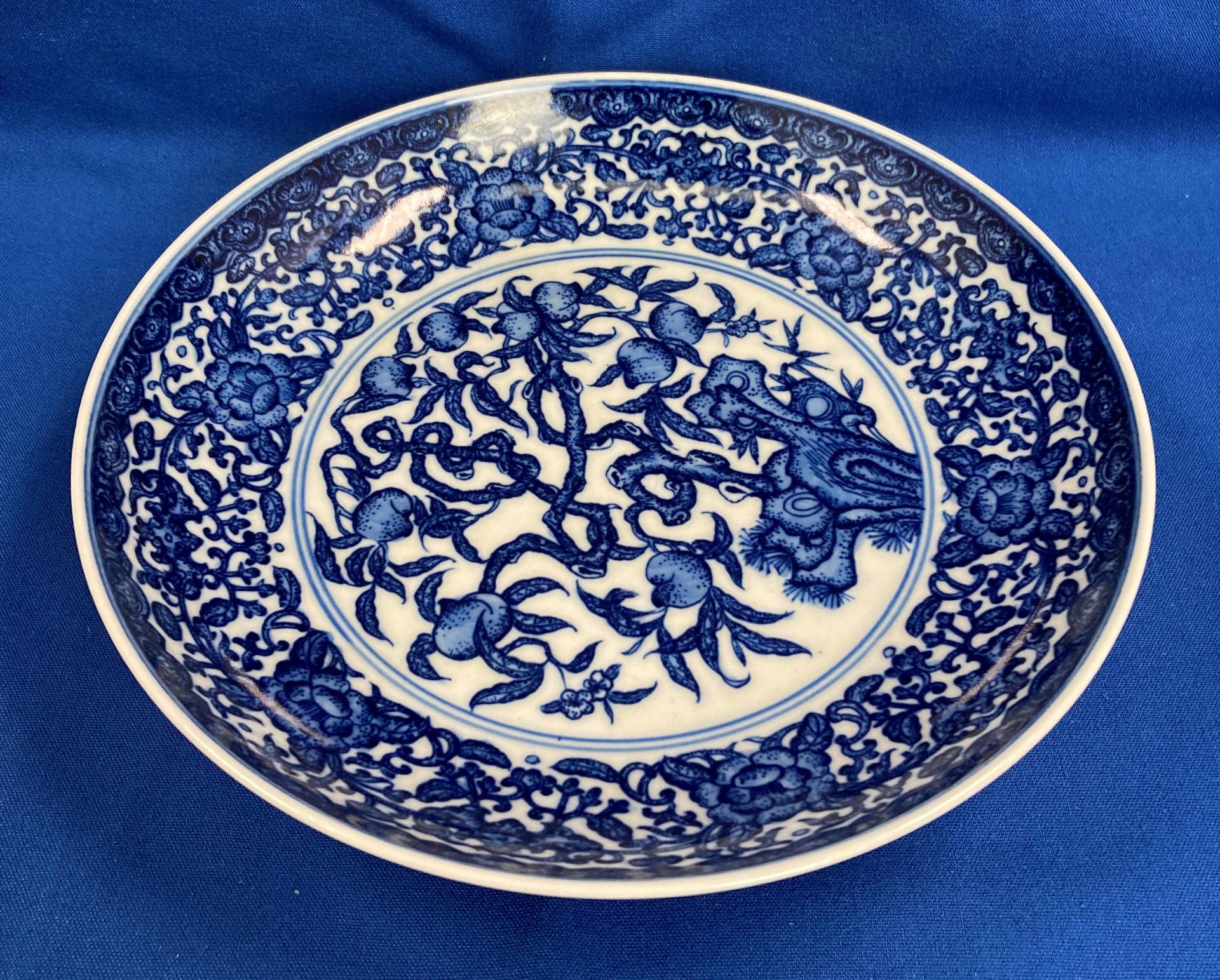 An antique 'Yongzheng' reign blue and white Oriental bowl with fig tree design and six symbol mark - Image 6 of 11
