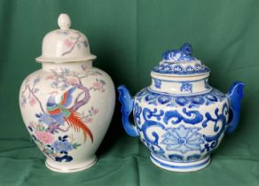 Chinese hand-painted blue and white ginger jar with Foo dog to lid and handles with stamp to base