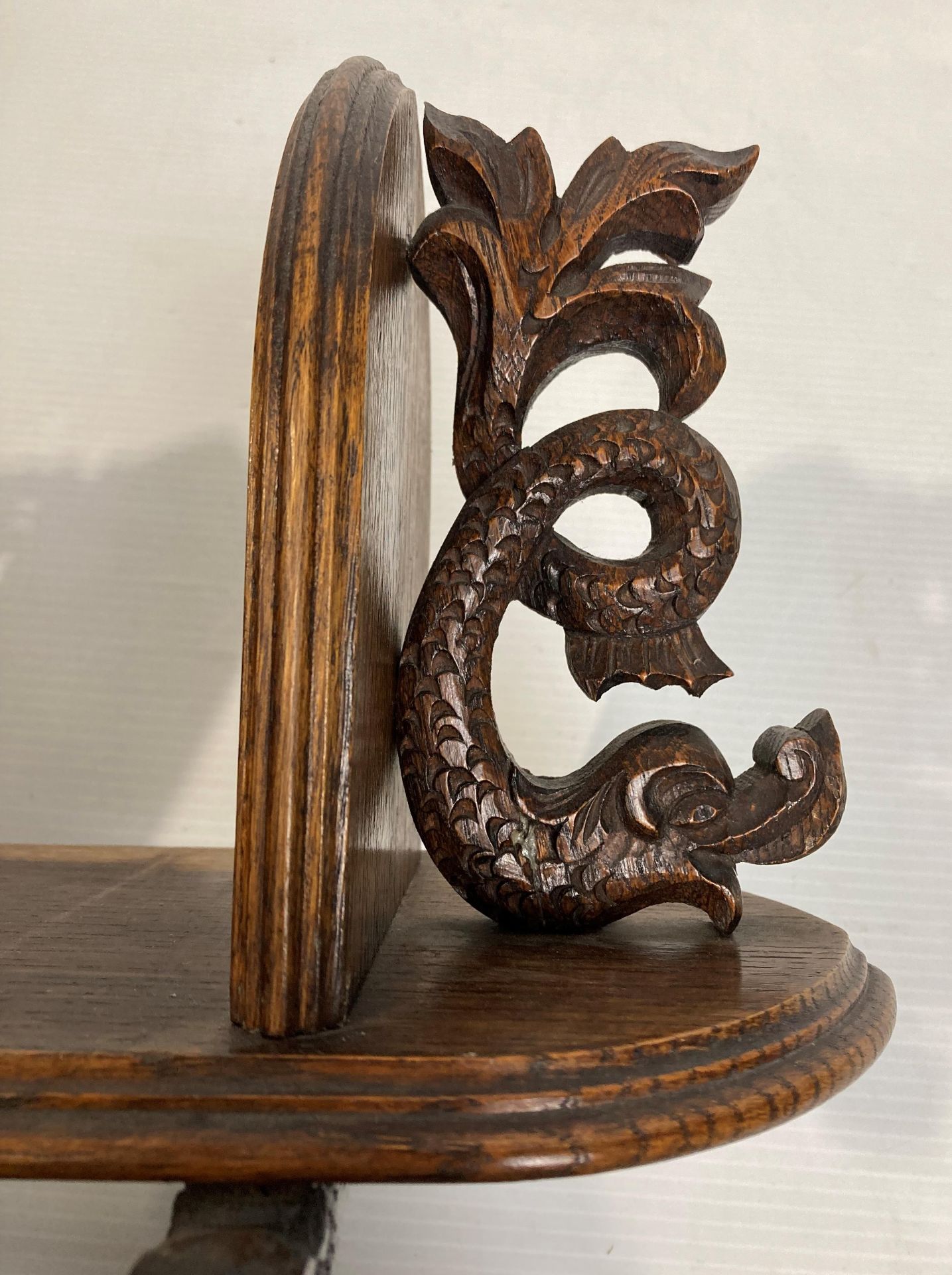 An oak Oriental table-top book rack with dragon ends, - Image 6 of 6