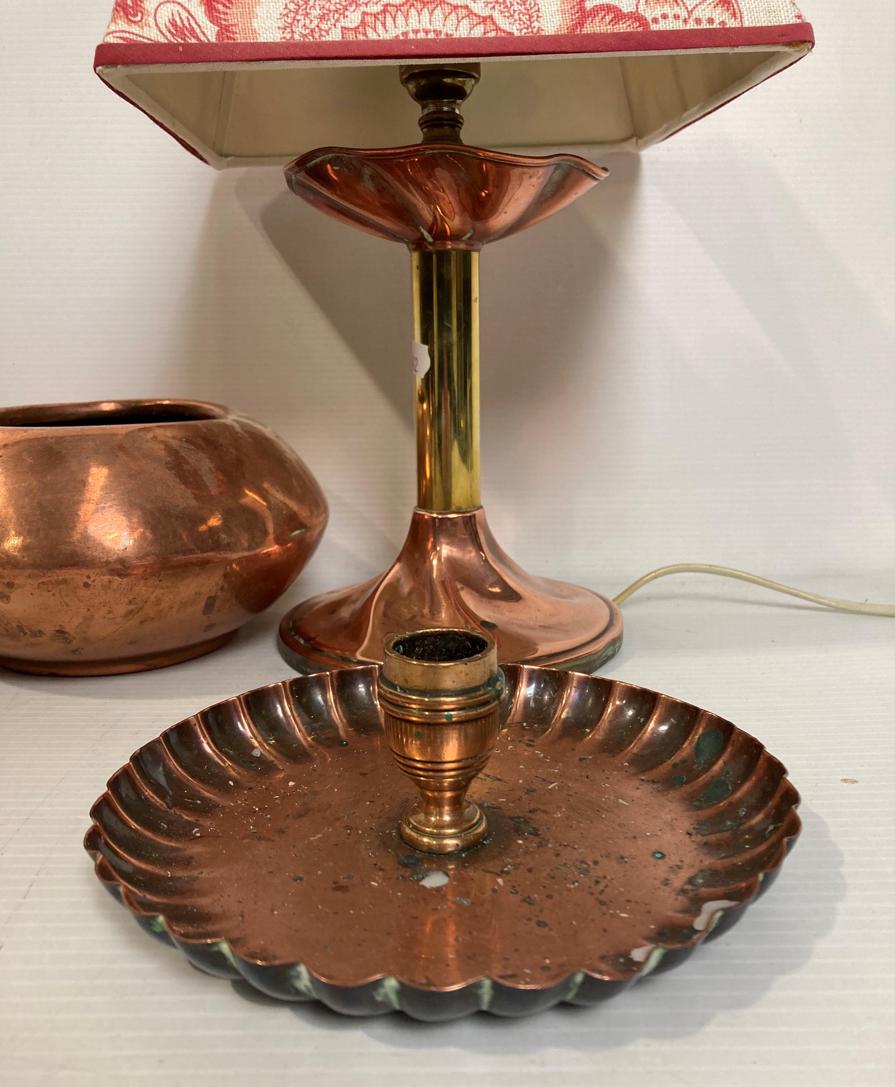 Arts & Crafts style copper and brass table lamp with flower-style collar, - Image 3 of 8