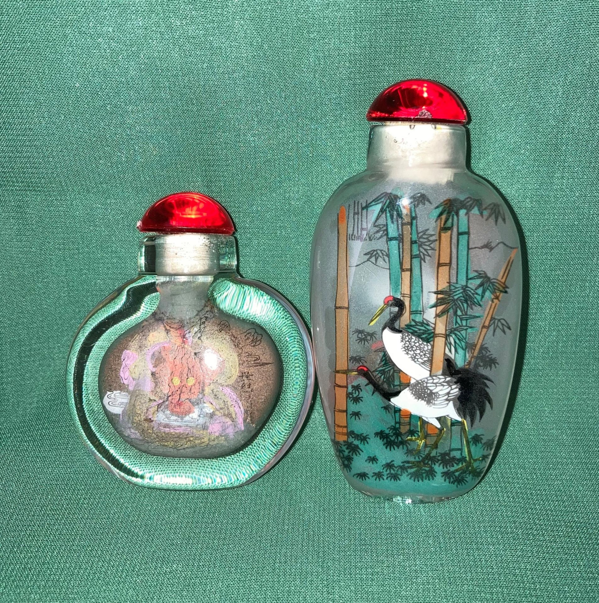 Two assorted glass snuff bottles, - Image 2 of 4