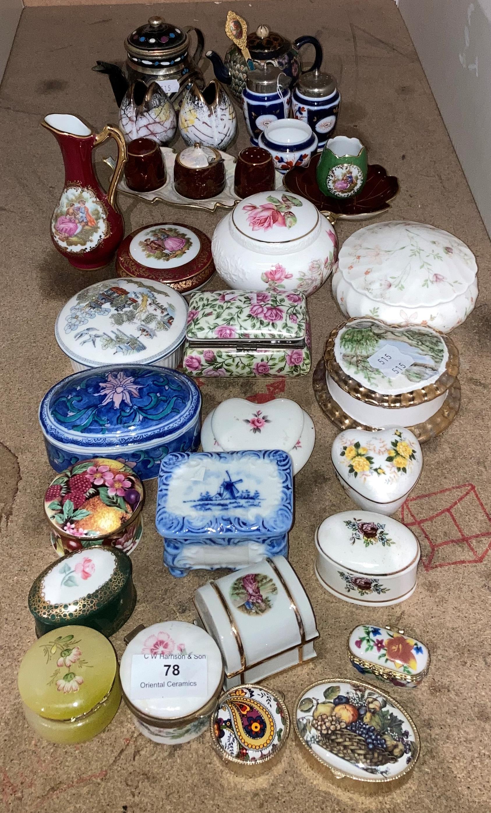 Thirty assorted ceramic items including Imari pattern condiment set, trinket boxes and pill boxes,