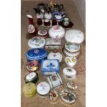 Thirty assorted ceramic items including Imari pattern condiment set, trinket boxes and pill boxes,