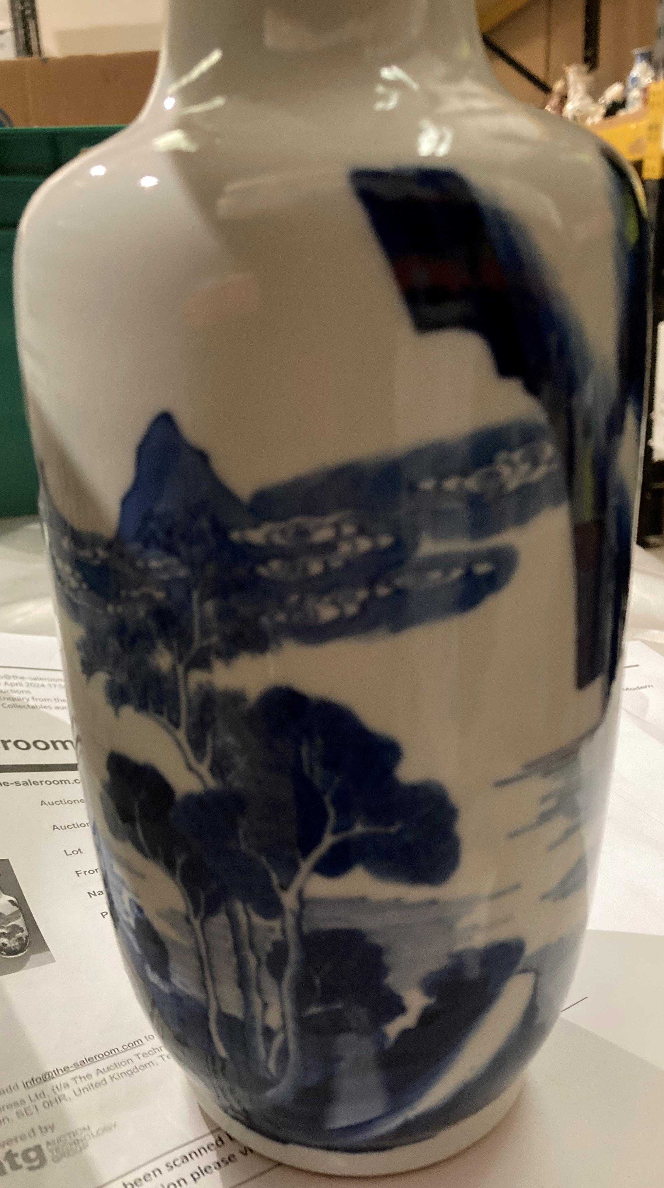 An early Oriental blue and white hand-painted vase with makers 'six' symbol stamp in double circle - Image 9 of 19