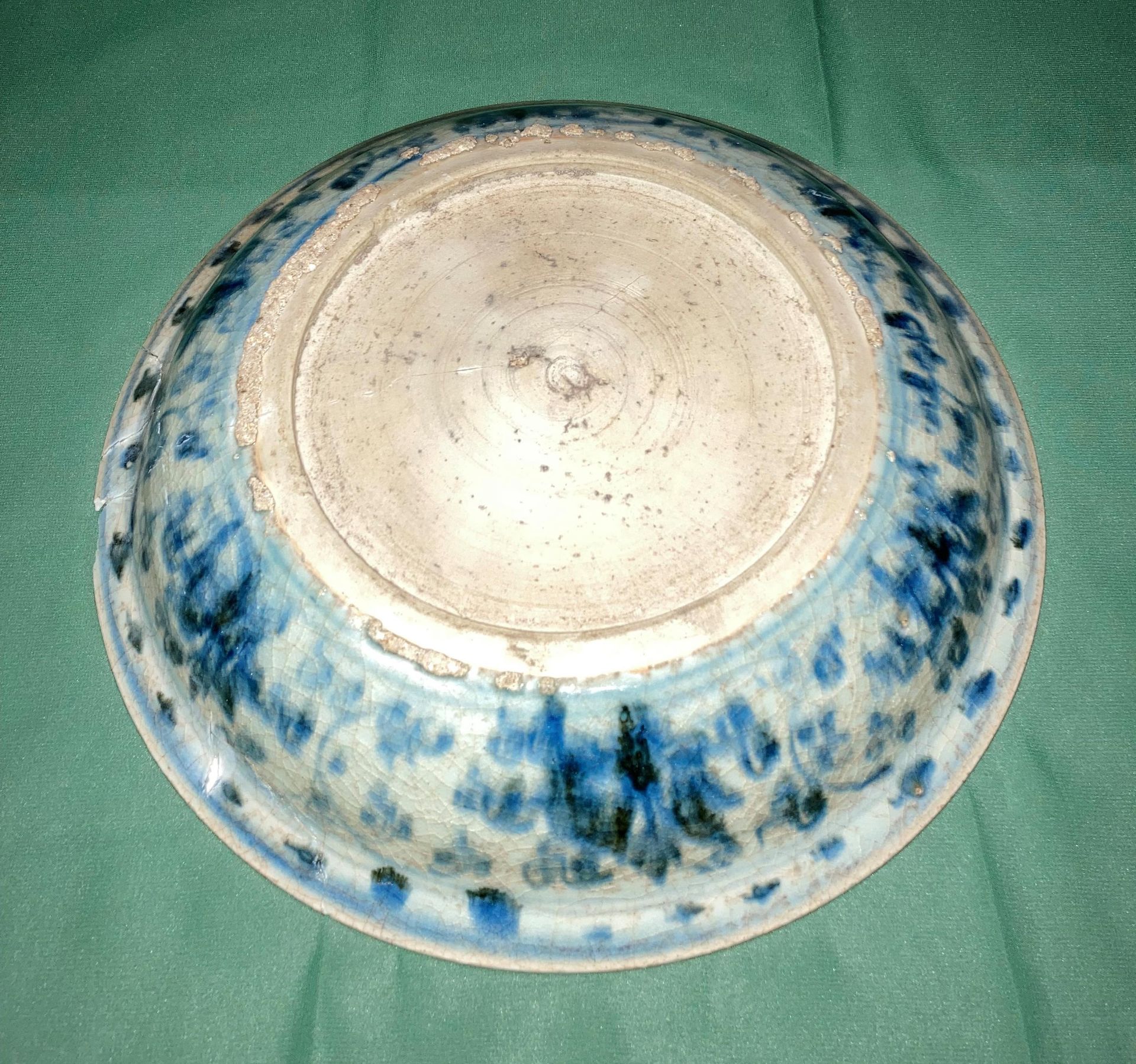 An antique Oriental blue and white glazed bowl with fish in pond to centre (bowl damaged and been - Image 2 of 6