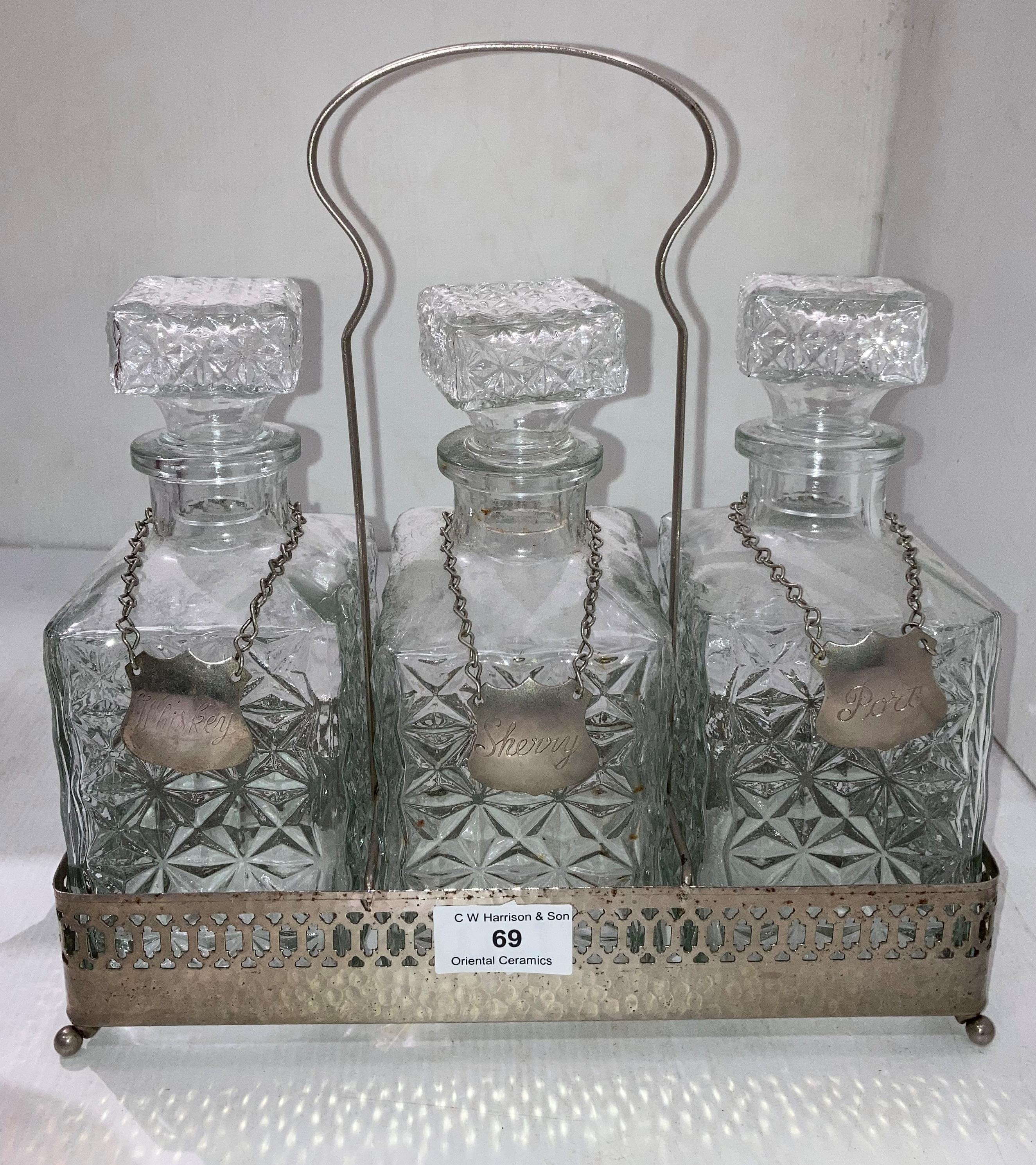 Set of three decanters in silver-coloured carry holder, each decanter with hanging tag (whisky, - Image 2 of 3