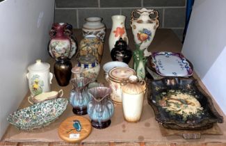 Contents to part of rack - twenty-seven assorted ceramic items including a pair of glazed jugs,